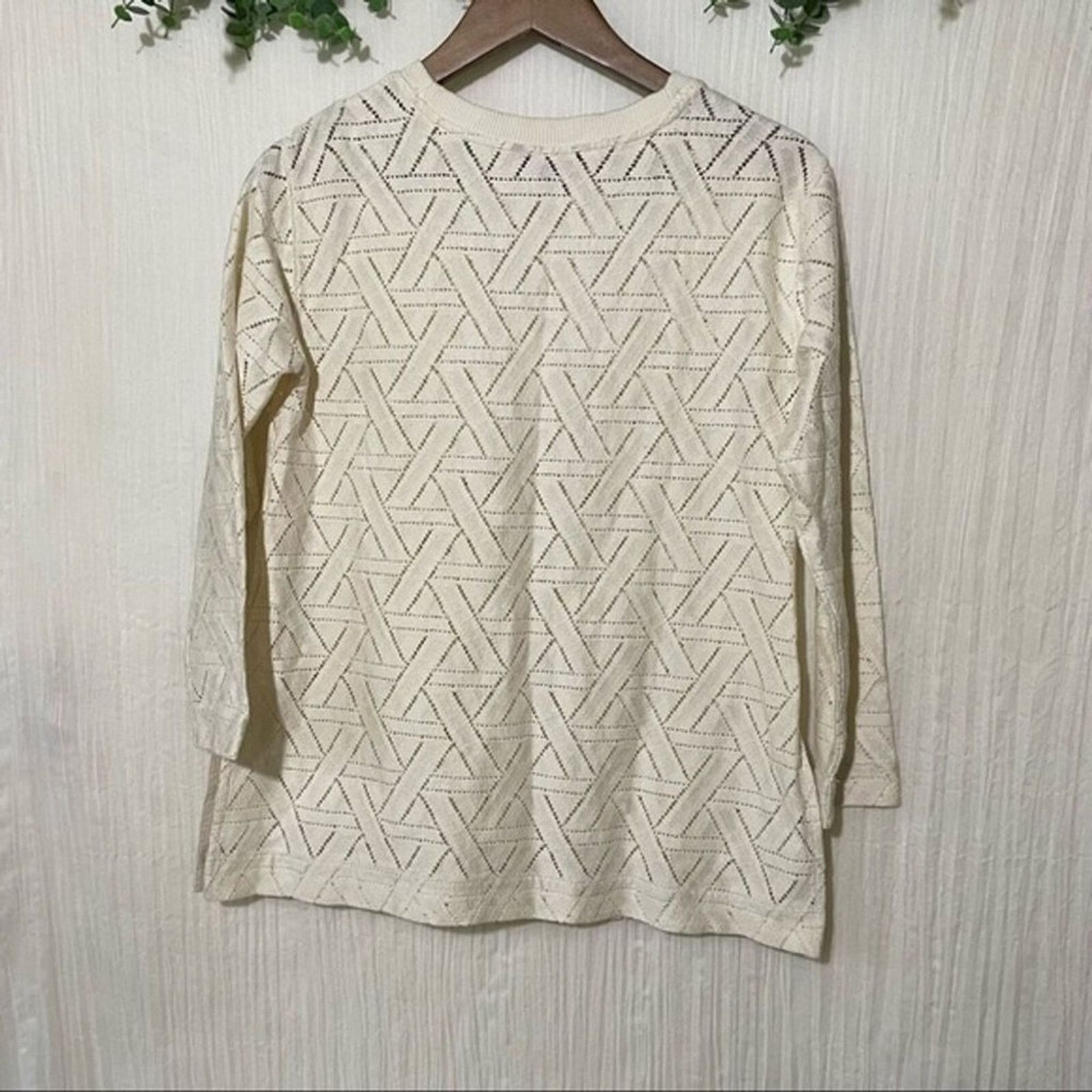 Banana Republic Banana Republic Top Pullover Eyelet Side Slit Ivory Small Size S / US 4 / IT 40 - 4 Thumbnail