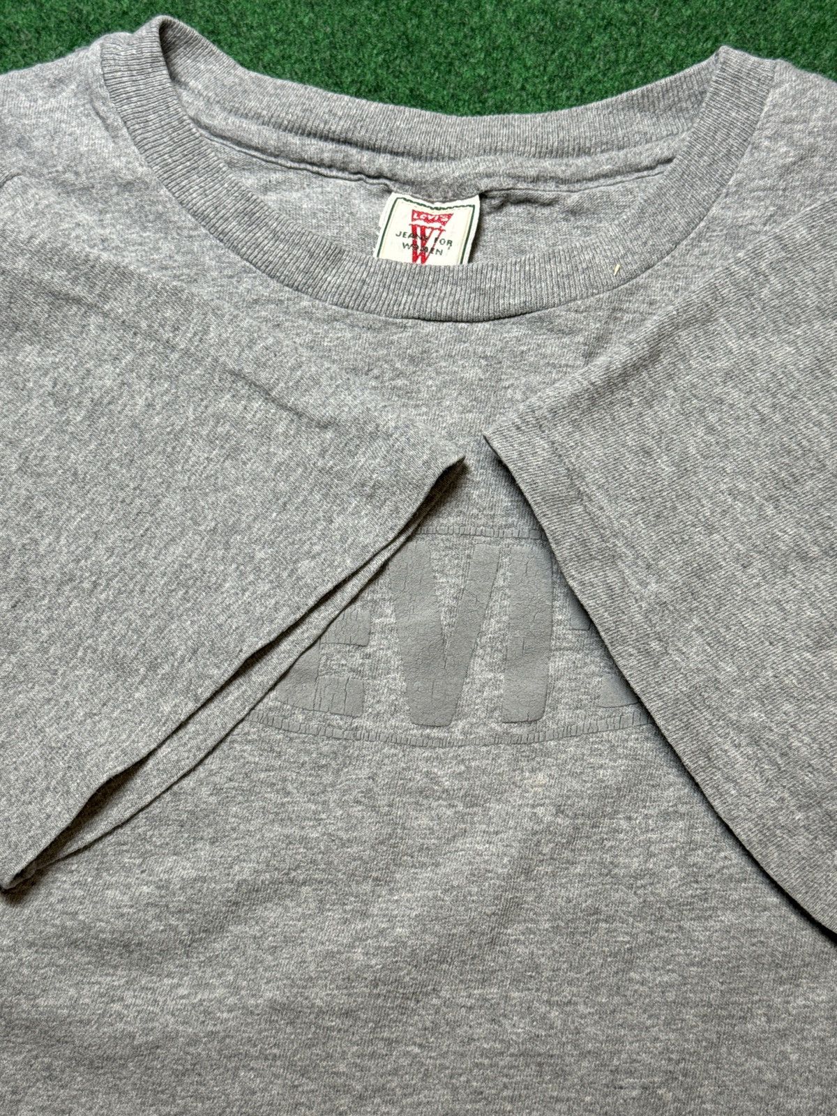 Levi's × Vintage Vintage Levi’s Womens Small Gray Baby Tee T Shirt Size S / US 4 / IT 40 - 4 Thumbnail