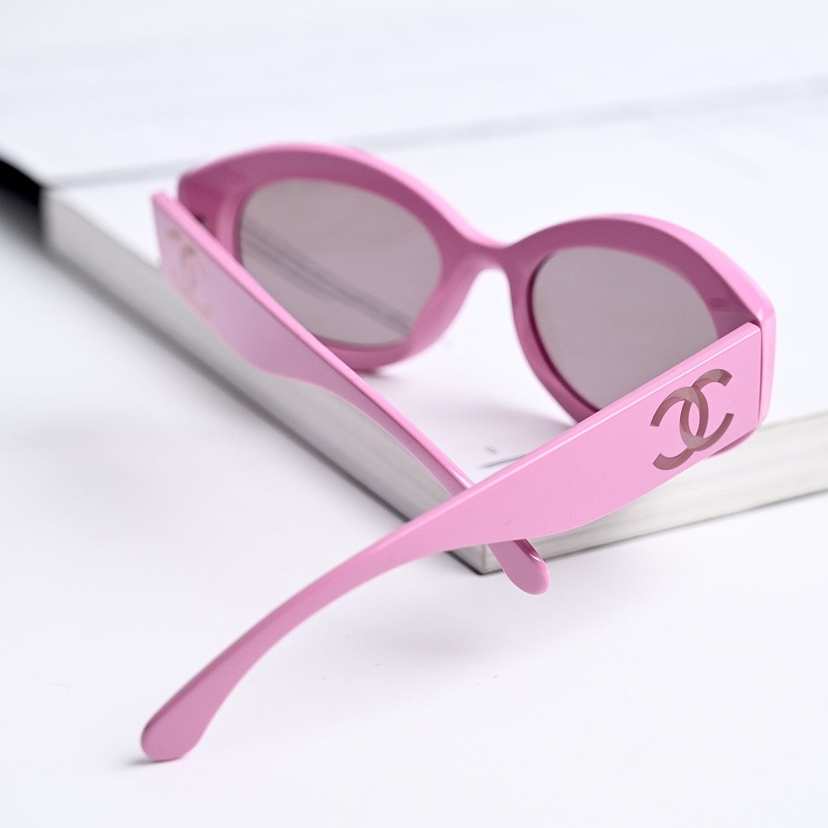 Chanel CHANEL 0CH5528 177653 SUNGLASSES Size ONE SIZE - 9 Thumbnail