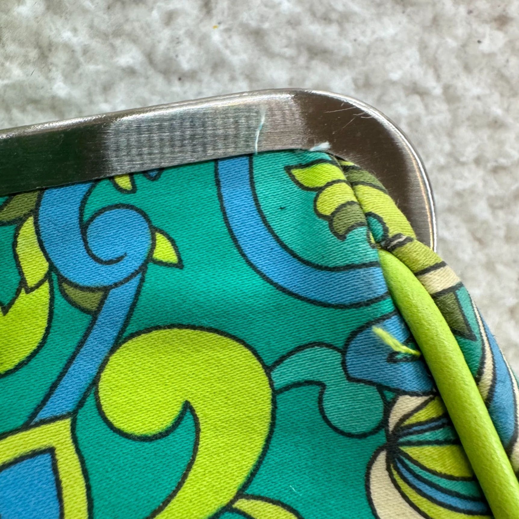Nine West VINTAGE Nine West Shoulder Bag Purse Green Kisslock Groovy Pattern 90s Y2K Womens Bag Size ONE SIZE - 7 Thumbnail