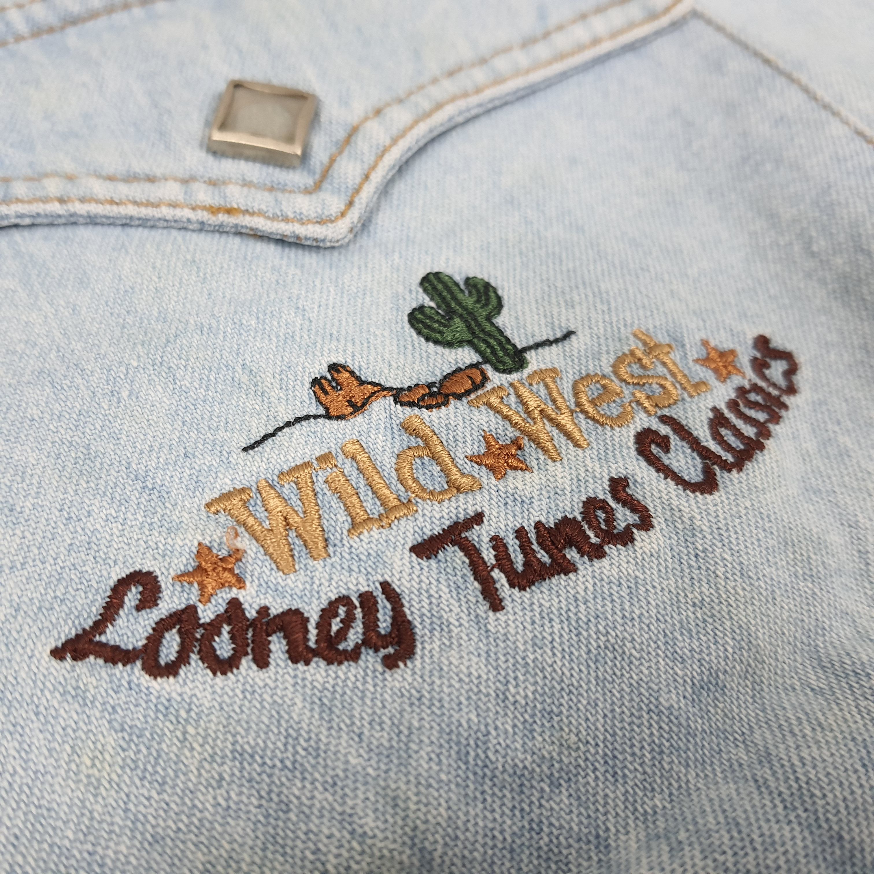 Vintage × Warner Bros Vintage Wild West Looney Tunes Classics Embroidered Shirt Size US L / EU 52-54 / 3 - 6 Thumbnail