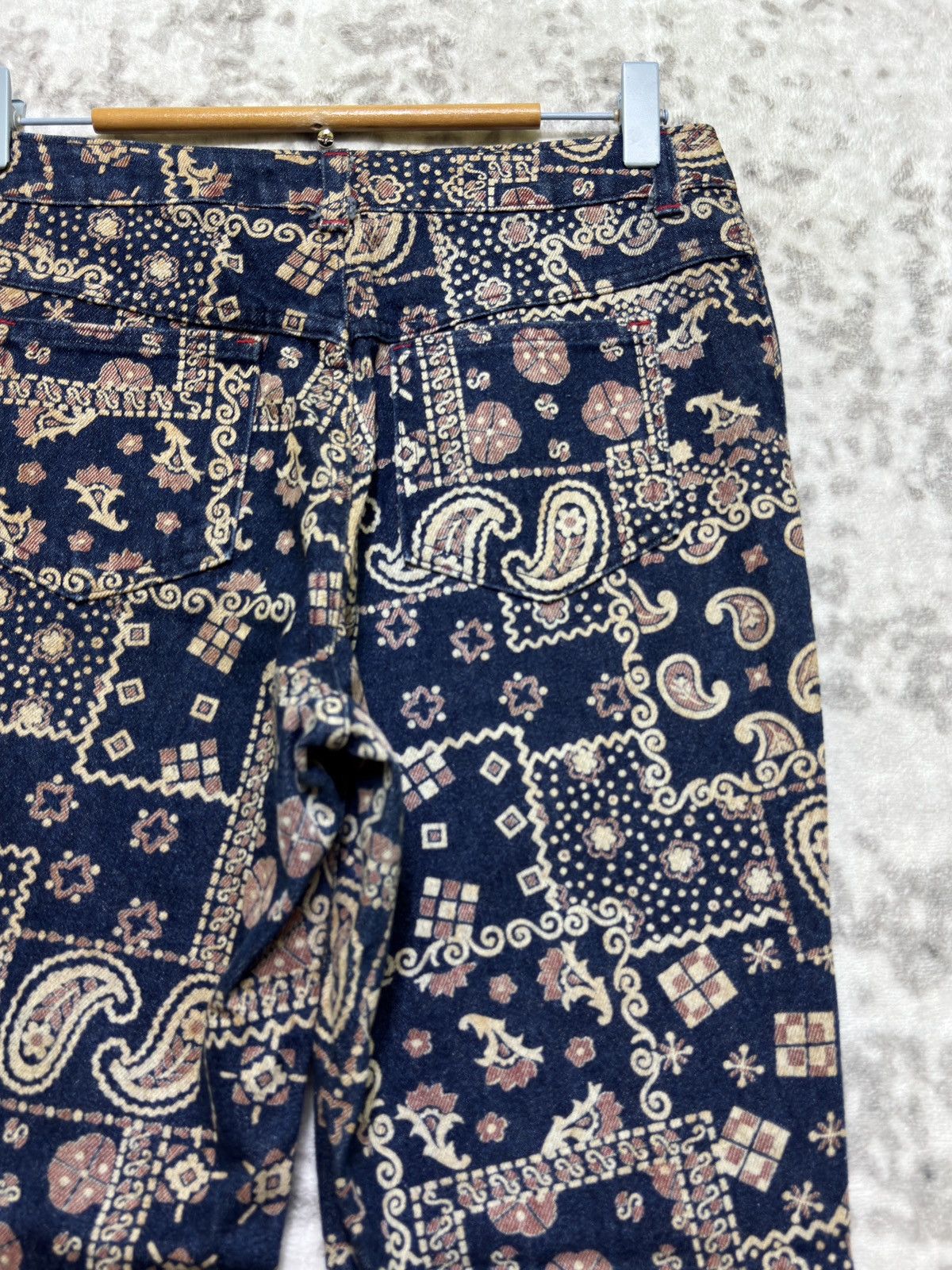 Vintage Vintage Paisley Bandana Print Flare Denim Bell Bottom Size US 27 - 11 Thumbnail