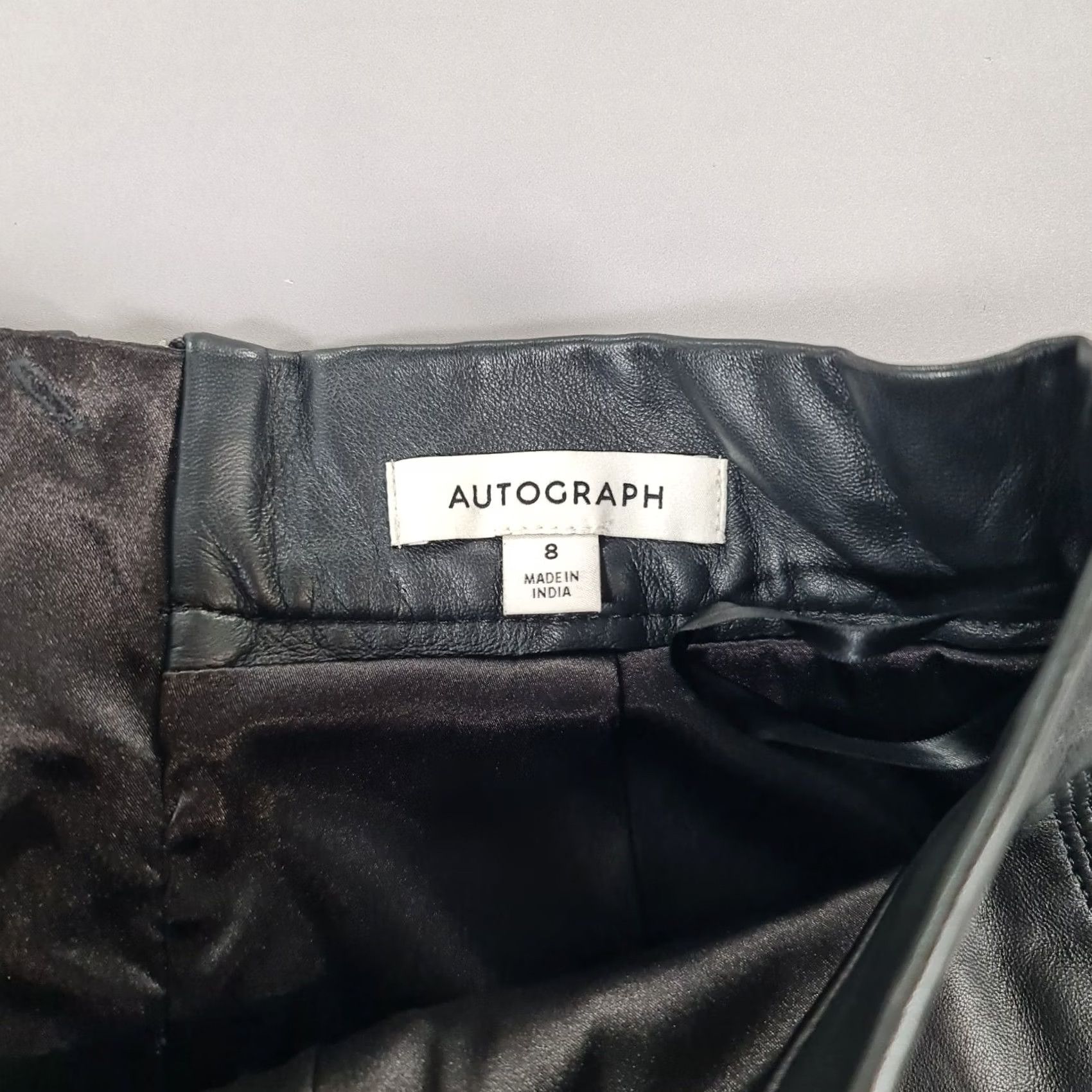 Vintage Autograph M&S Black Leather Pencil Skirt Lined RRP £179 8 UK Women Size 30" / US 8 / IT 44 - 3 Thumbnail