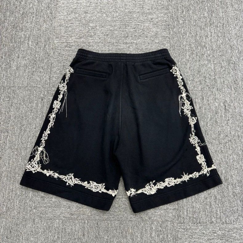 Other Givenchy SiseL Chain decorated print shorts Size US 29 - 5 Thumbnail