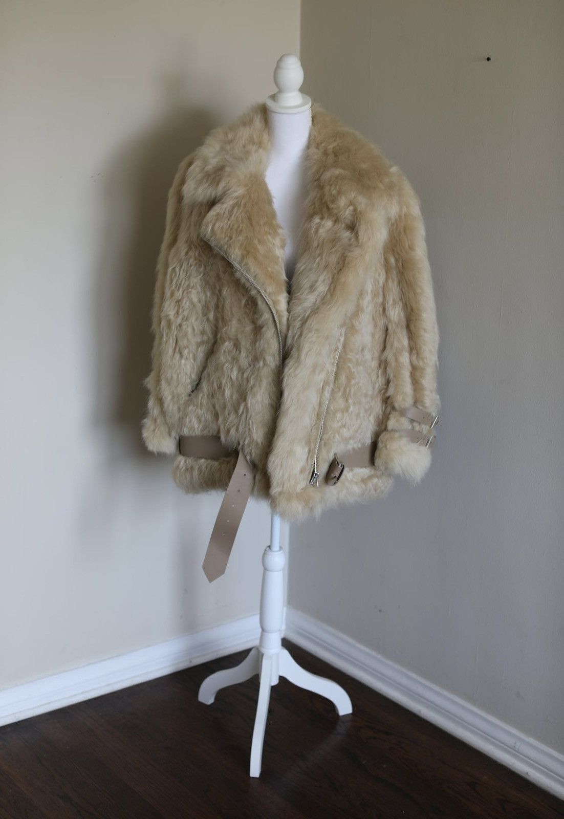 Acne Studios Acne Studios Sheared Lamb Fur Coat — Cream Size XS / US 0-2 / IT 36-38 - 1 Thumbnail