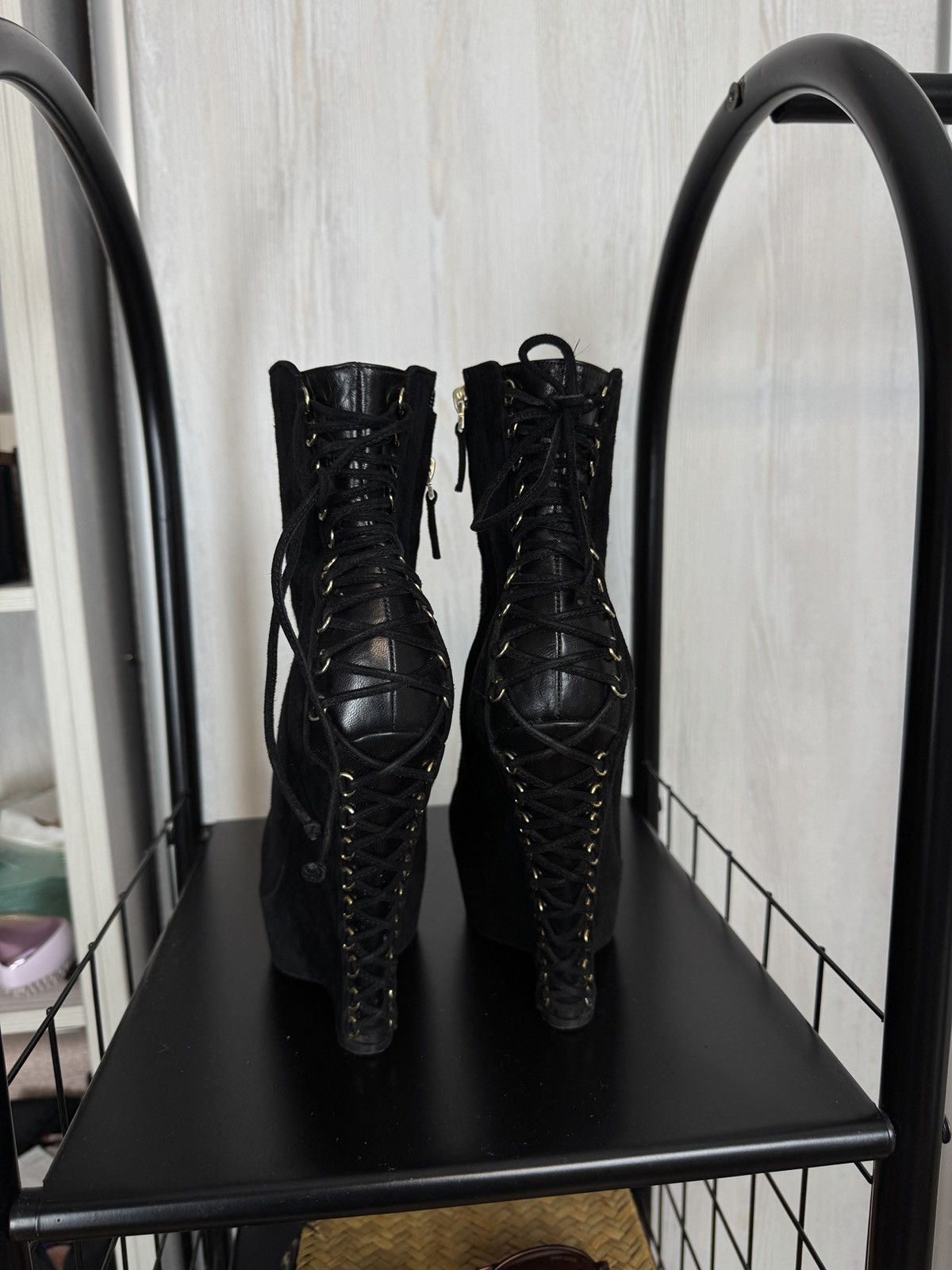 Yves Saint Laurent Yves Saint Laurent Suede Lace Up Ankle length Wedge Boots Size US 9 / IT 39 - 9 Thumbnail