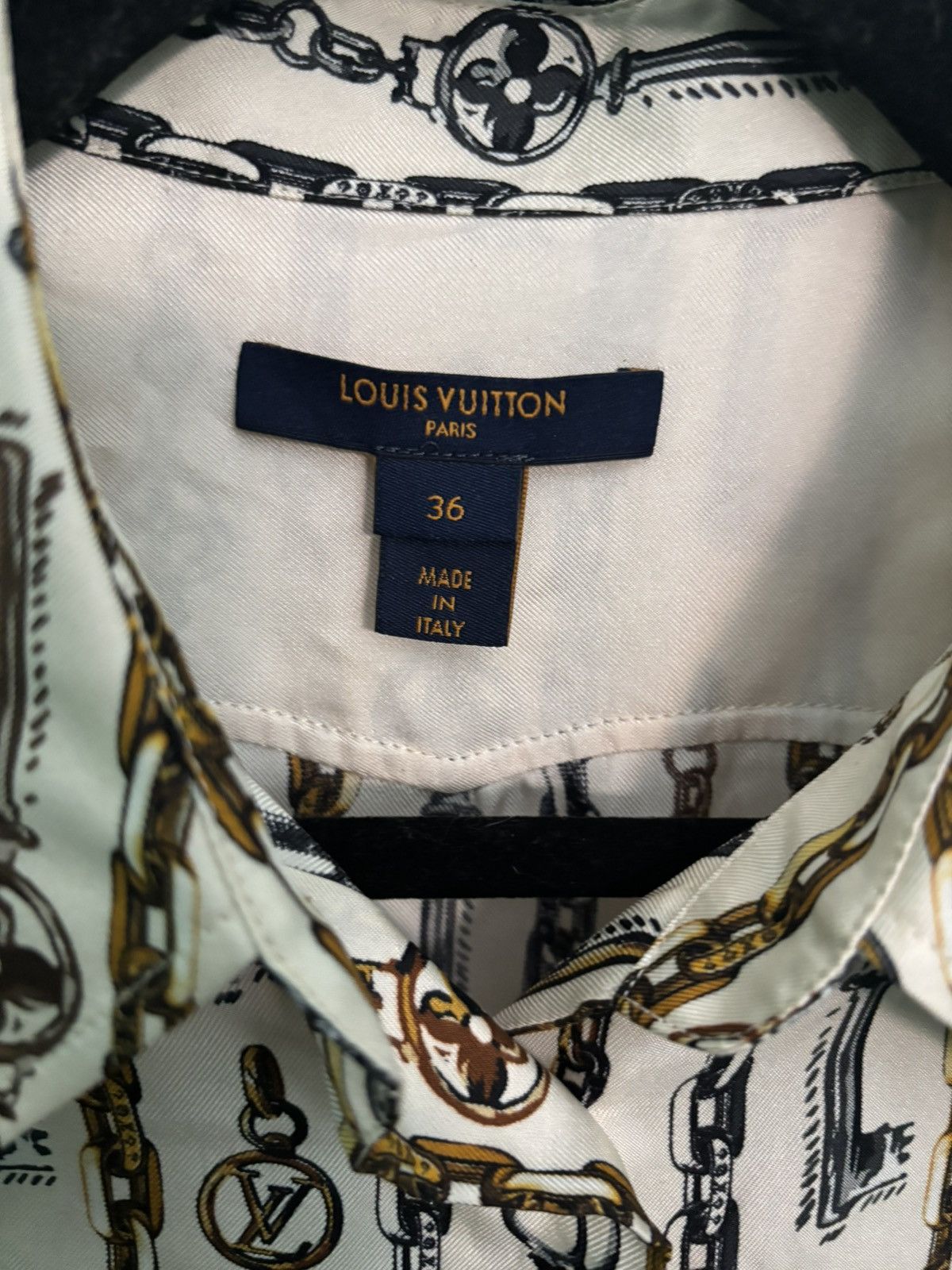 Louis Vuitton Louis Vuitton Silk Monogram Button Up Sz 36 Size US S / EU 44-46 / 1 - 2 Thumbnail