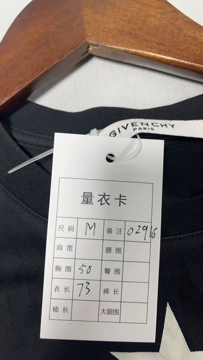 Givenchy Givenchy Monkey Short-sleeve o2916 2506-Nextarrow Size US M / EU 48-50 / 2 - 5 Thumbnail