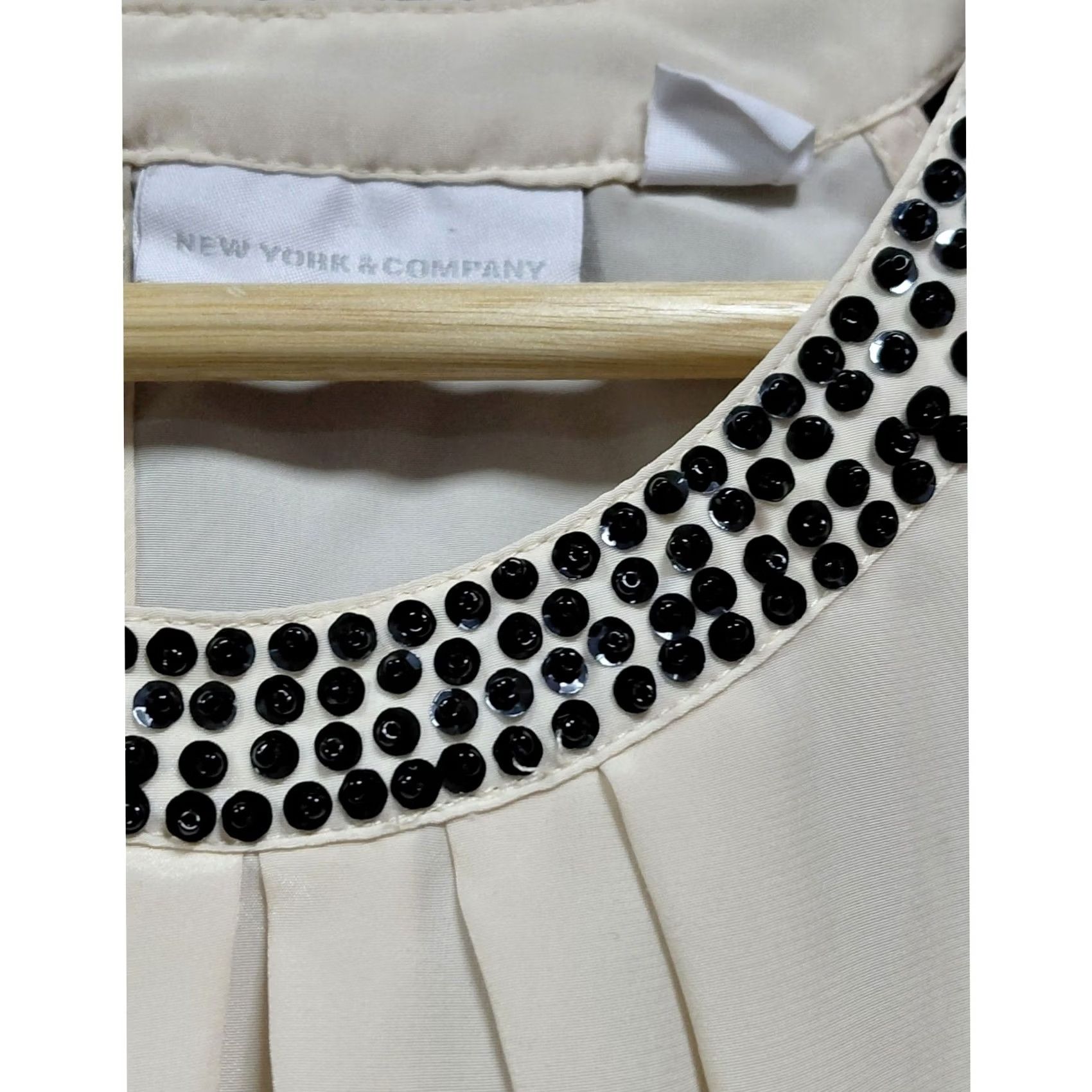 Vintage New York & Company Beaded Halter Top Beige Solid Sleeveless Women M Size M / US 6-8 / IT 42-44 - 3 Thumbnail