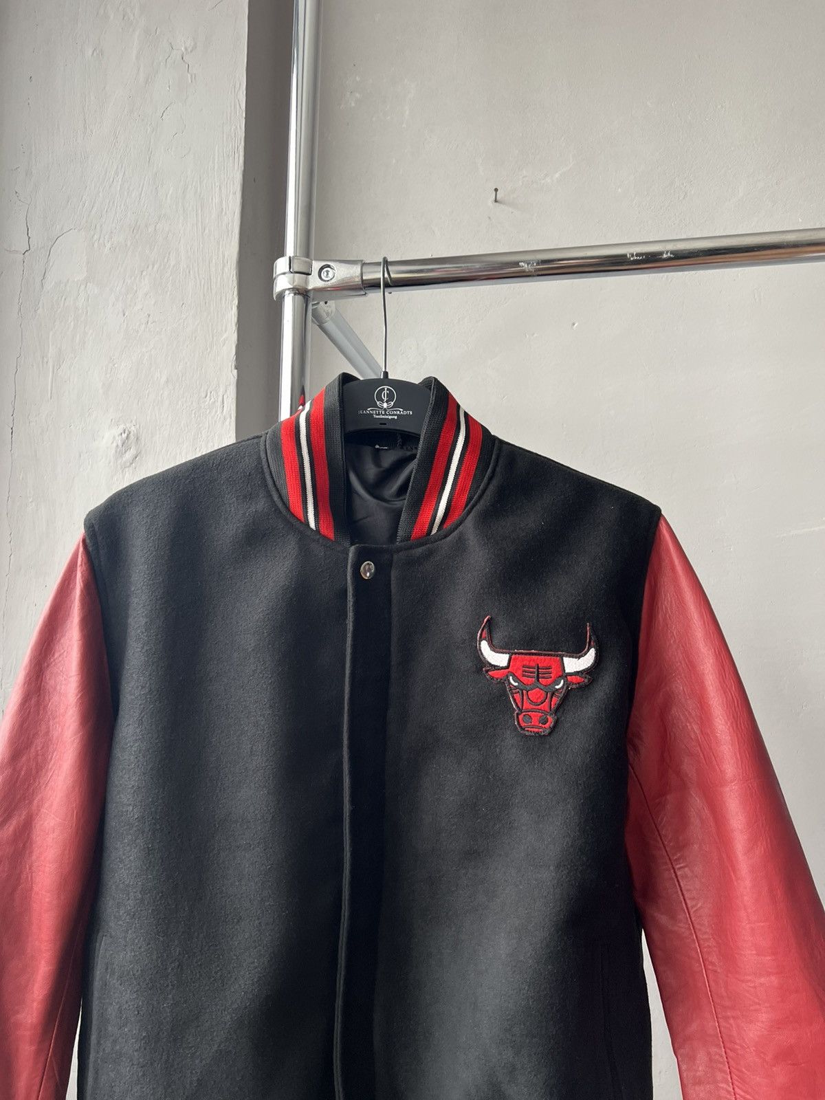NBA 90’S CHICAGO BULLS VINTAGE MENS ZIP WOOL/LEATHER BOMBER SZ M Size US M / EU 48-50 / 2 - 5 Thumbnail