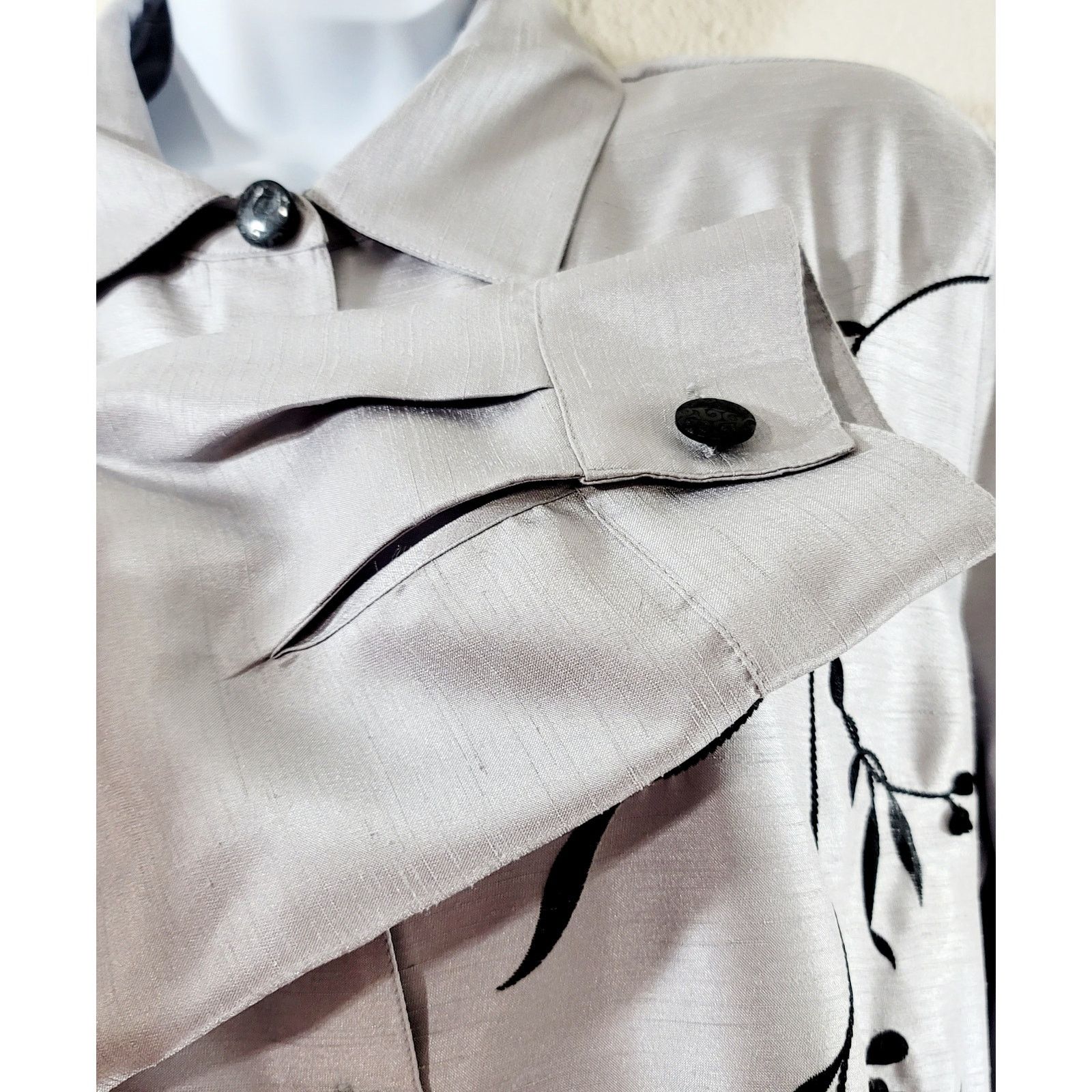 Other Draper's & Damon's Gray Black Embroidered Floral Bead Top PL Size L / US 10 / IT 46 - 7 Thumbnail