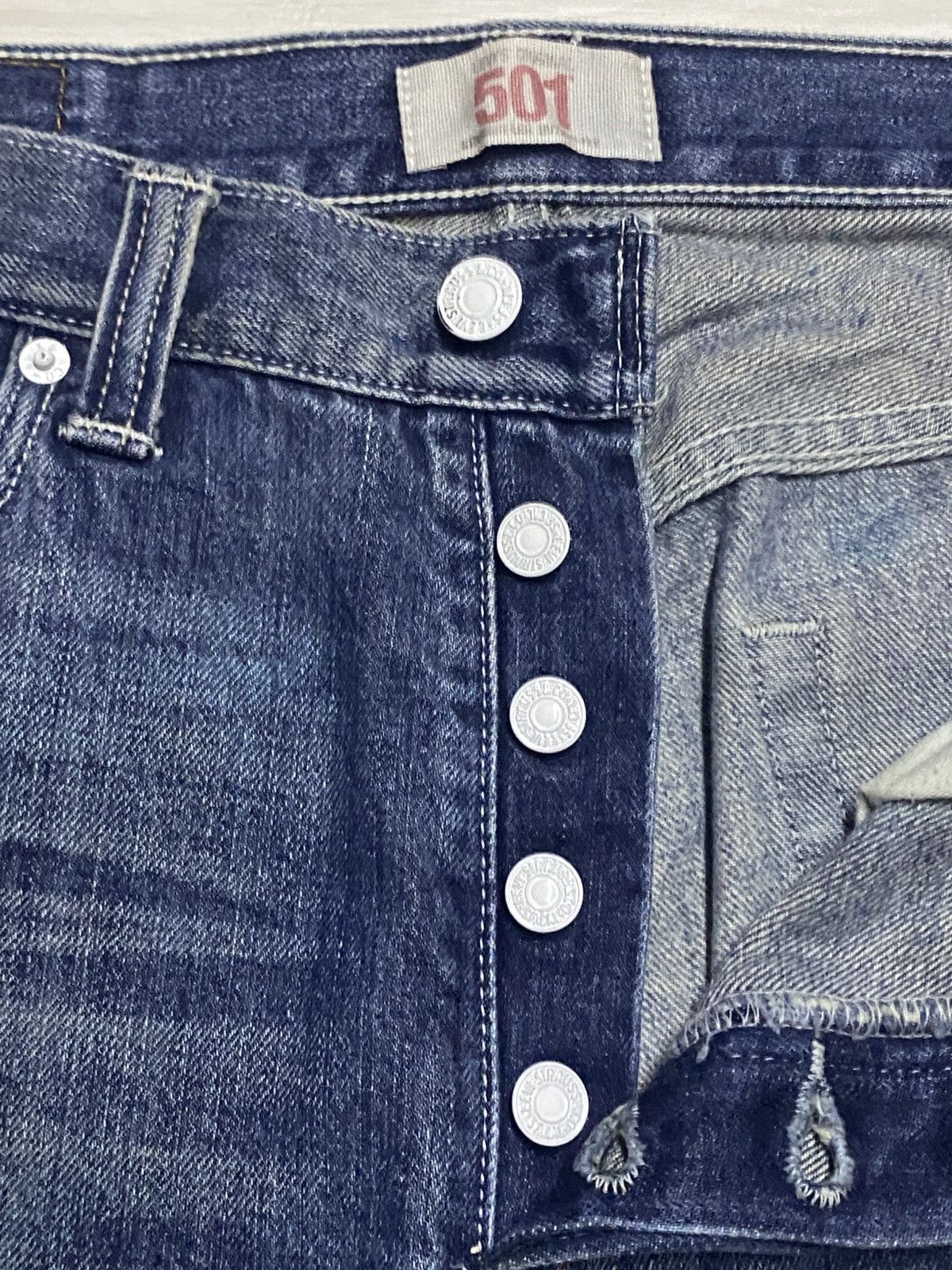 Levi's Vintage Levis 501 Distressed Loose Jeans Size US 33 - 9 Thumbnail
