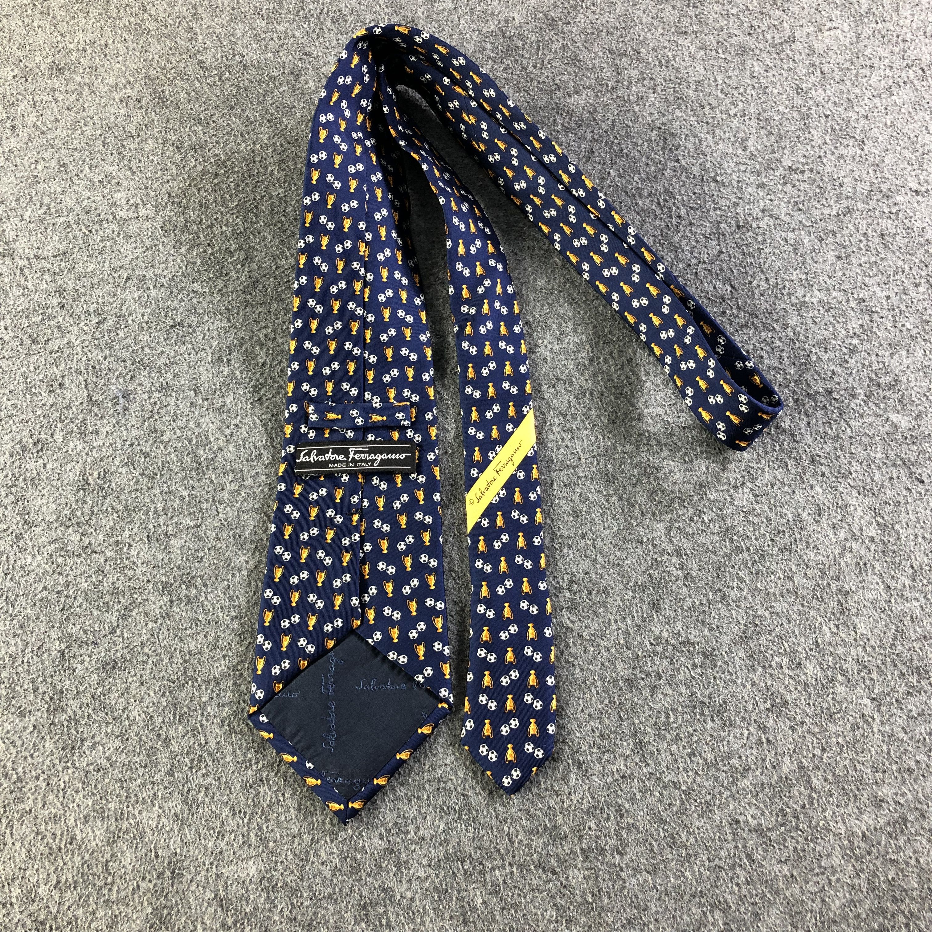Salvatore Ferragamo × Vintage Salvatore Ferragamo Football Silk Neck Tie T118 Size ONE SIZE - 2 Thumbnail