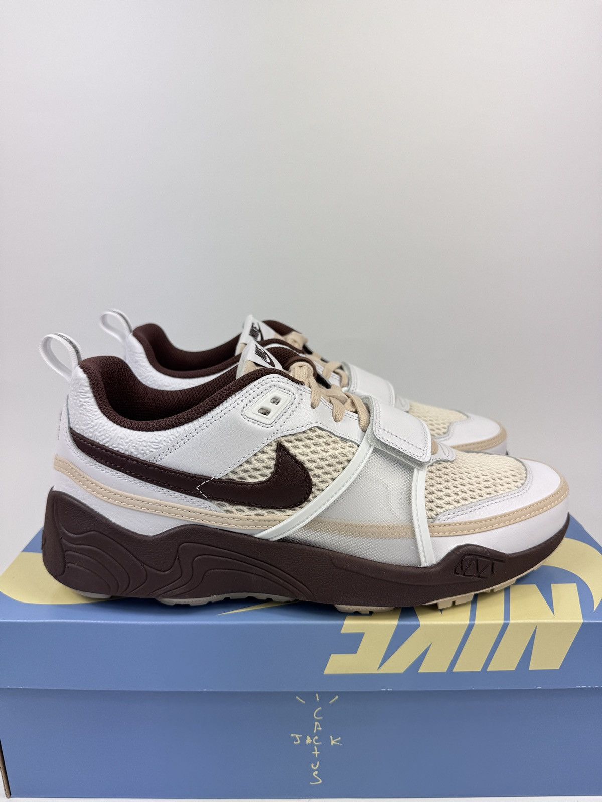NIKE ZOOM FIELD JAXX SNEAKERS
