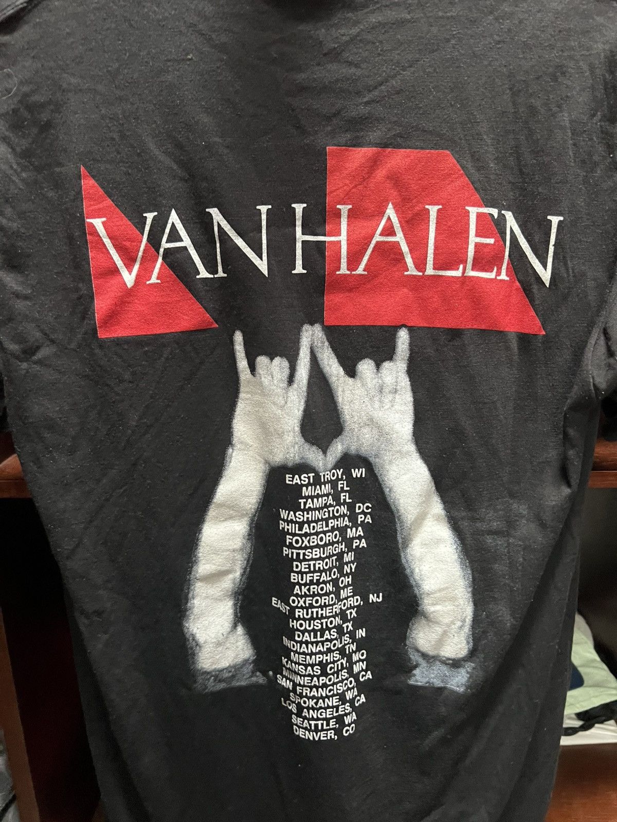 Vintage Vintage van halen tshirt Size US L / EU 52-54 / 3 - 3 Thumbnail