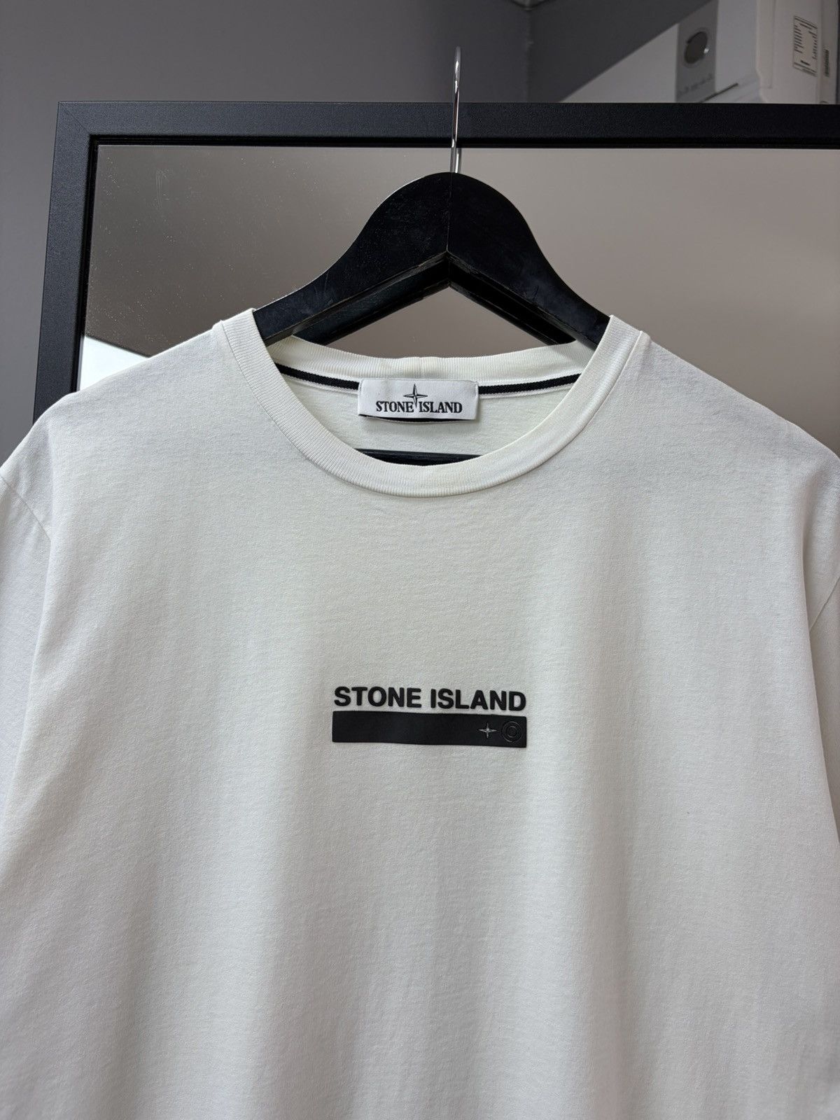Stone Island Stone Island Logo T-Shirt White Minimal Graphic Tee Luxury Size US M / EU 48-50 / 2 - 7 Thumbnail