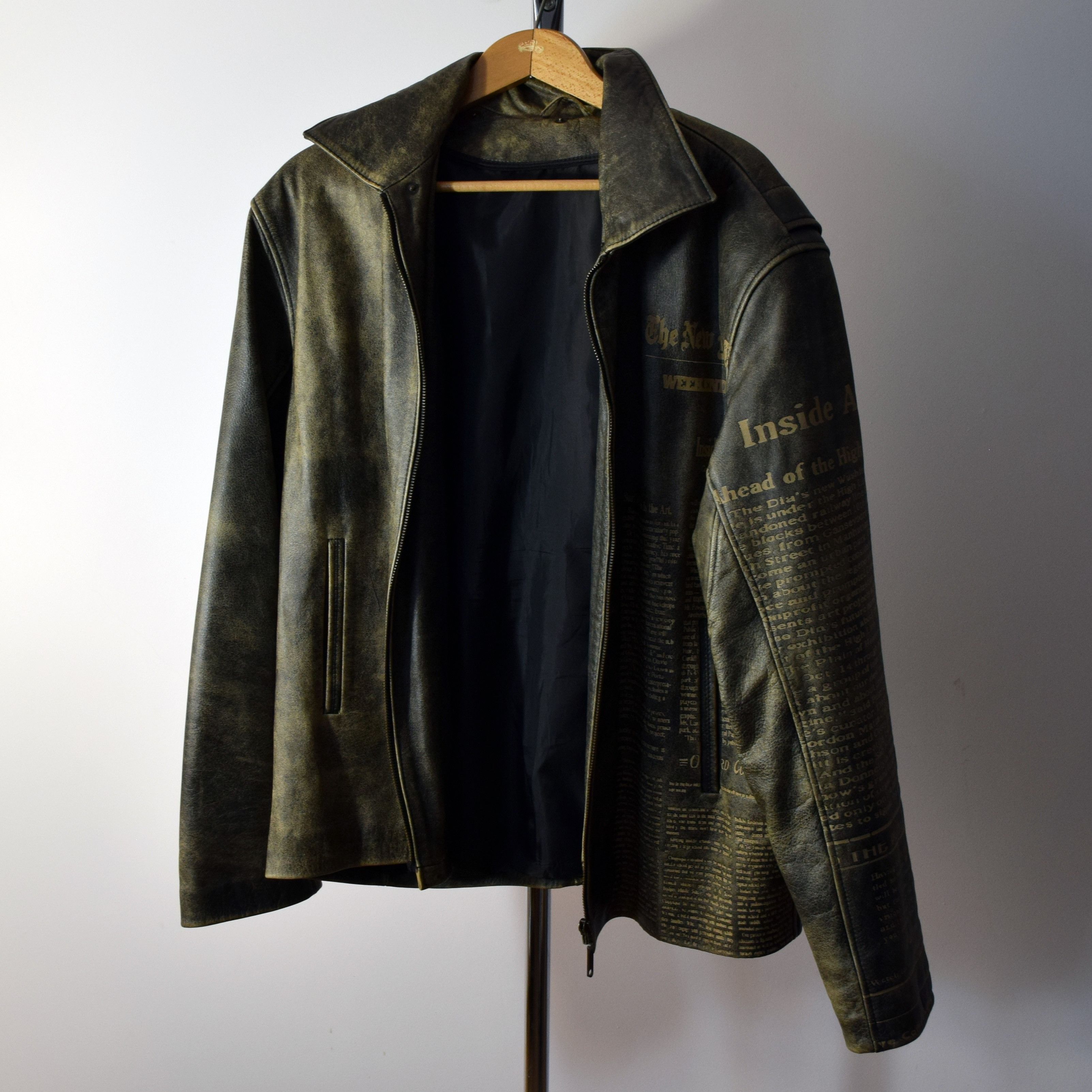 Planet Hollywood × Vintage Vintage 90s Hollywood Newspaper Leather Jacket Galliano Size US L / EU 52-54 / 3 - 1 Thumbnail