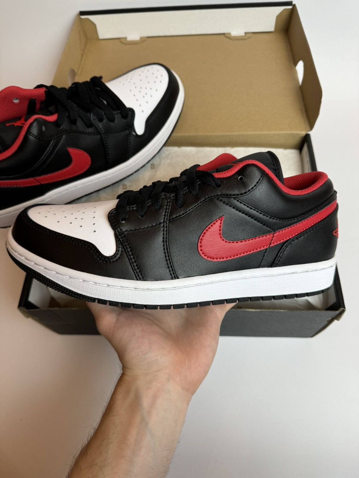Jordan Brand × Nike DS Nike Air Jordan 1 Low 553558 063 Size US 9 / EU 42 - 1 Thumbnail
