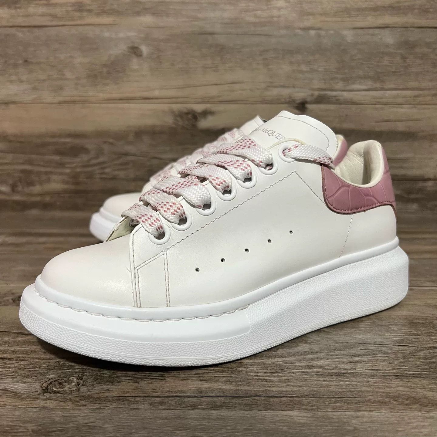 Alexander McQueen Alexander McQueen Pink Lowtop Sneakers 36 Women Size US 6 / IT 36 - 1 Thumbnail