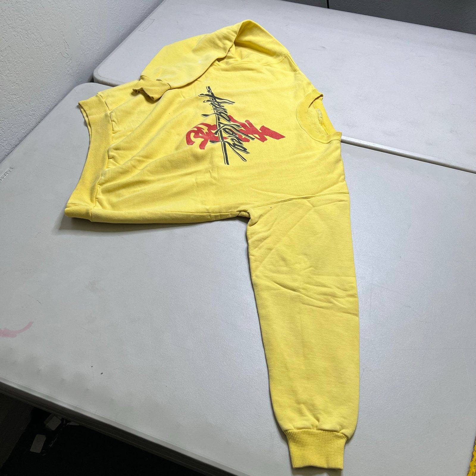 Vintage Vintage Hong Kong Graphic Sweatshirt Yellow Pullover L 80s Size US L / EU 52-54 / 3 - 2 Thumbnail