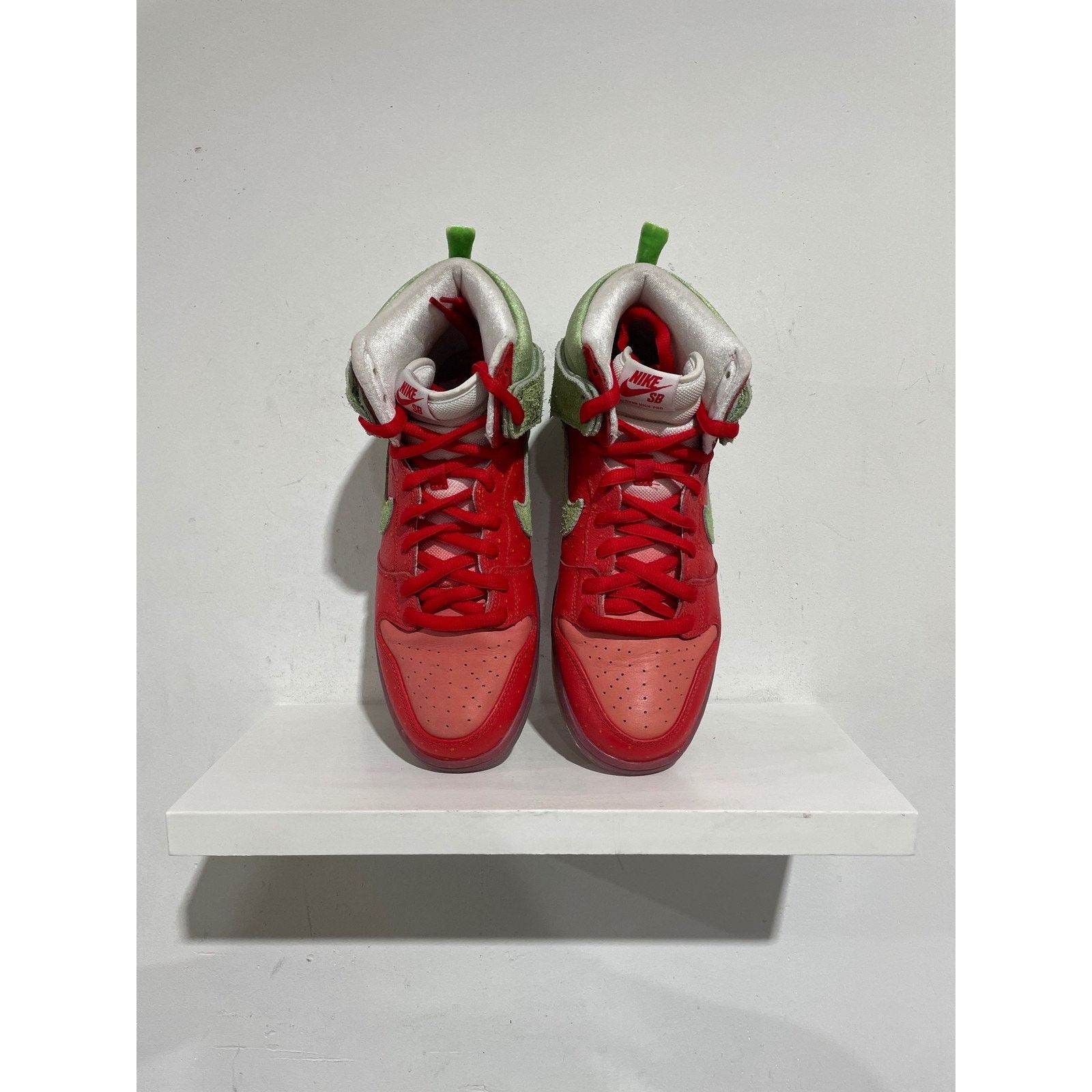 Nike NIKE SB HIGH STRAWBERRY COUGH SIZE 10 PREOWNED Size US 10 / EU 43 - 3 Thumbnail