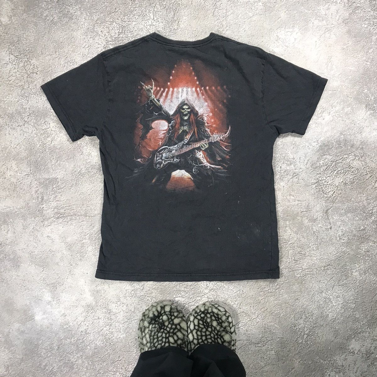 Vintage Vintage 90s Graphic Tee Skeleton Guitar Horror Grunge Dark L Size US L / EU 52-54 / 3 - 4 Thumbnail