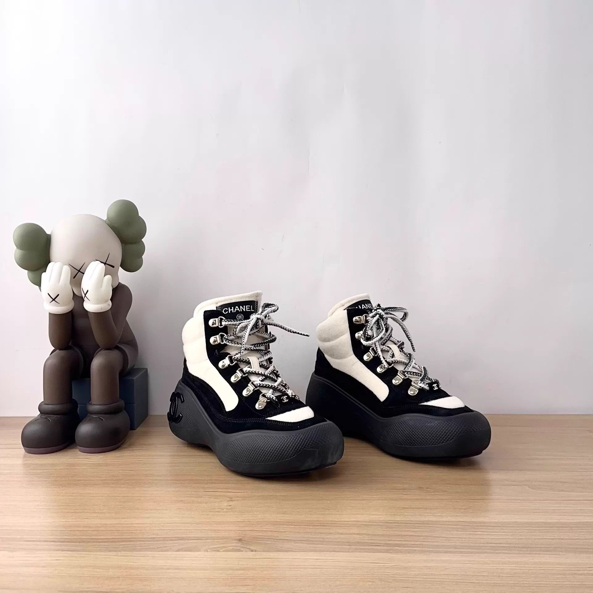 Chanel Chanel Women's 37.5 Shoes Size US 7 / IT 37 - 3 Thumbnail