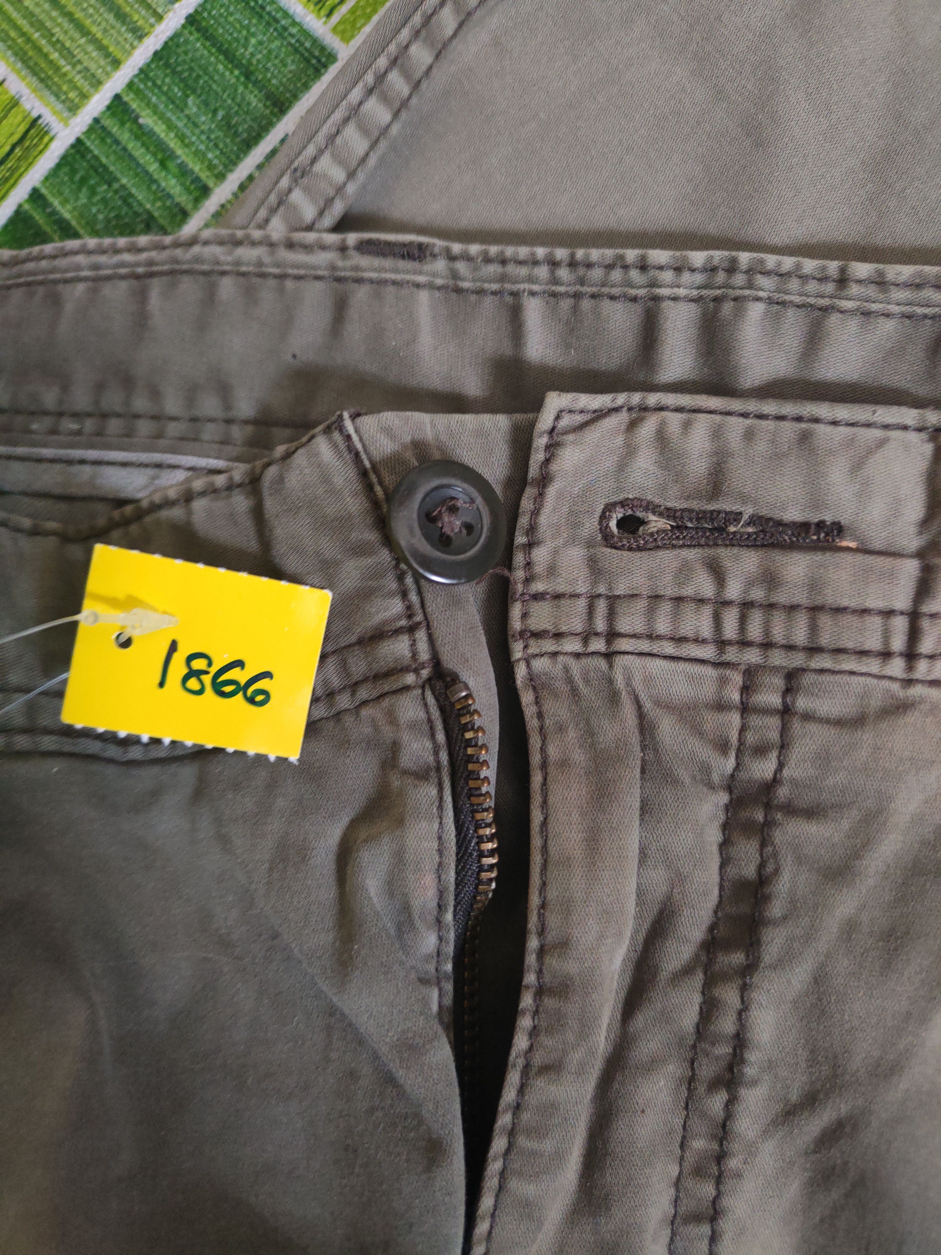 Uniqlo DL Uniqlo Olive Faded Multipocket Cargo Pants #1866 Size US 33 - 15 Thumbnail