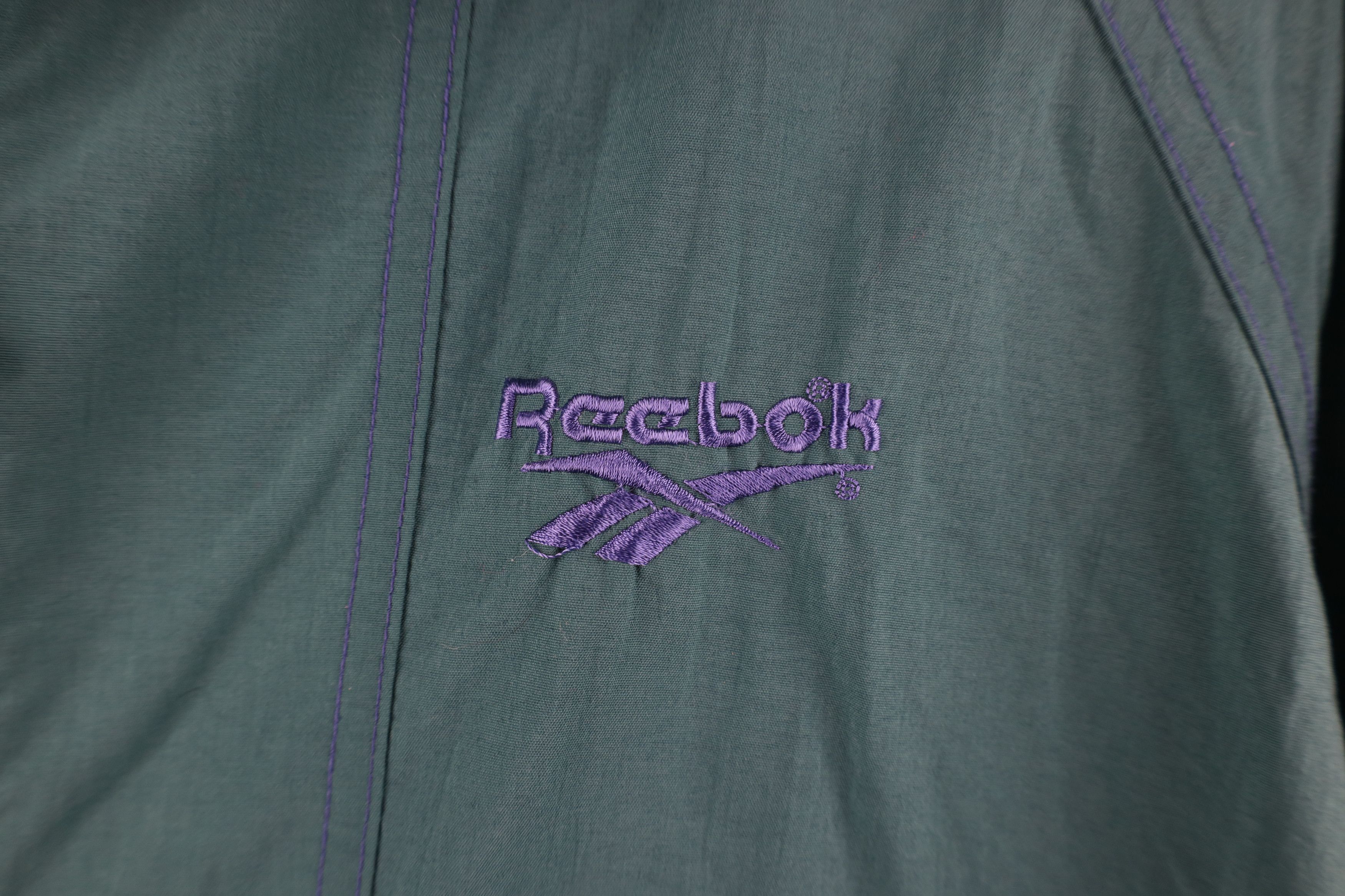 Reebok × Vintage Vintage 90s Reebok Big Logo Packable Windbreaker Jacket Size M / US 6-8 / IT 42-44 - 4 Thumbnail