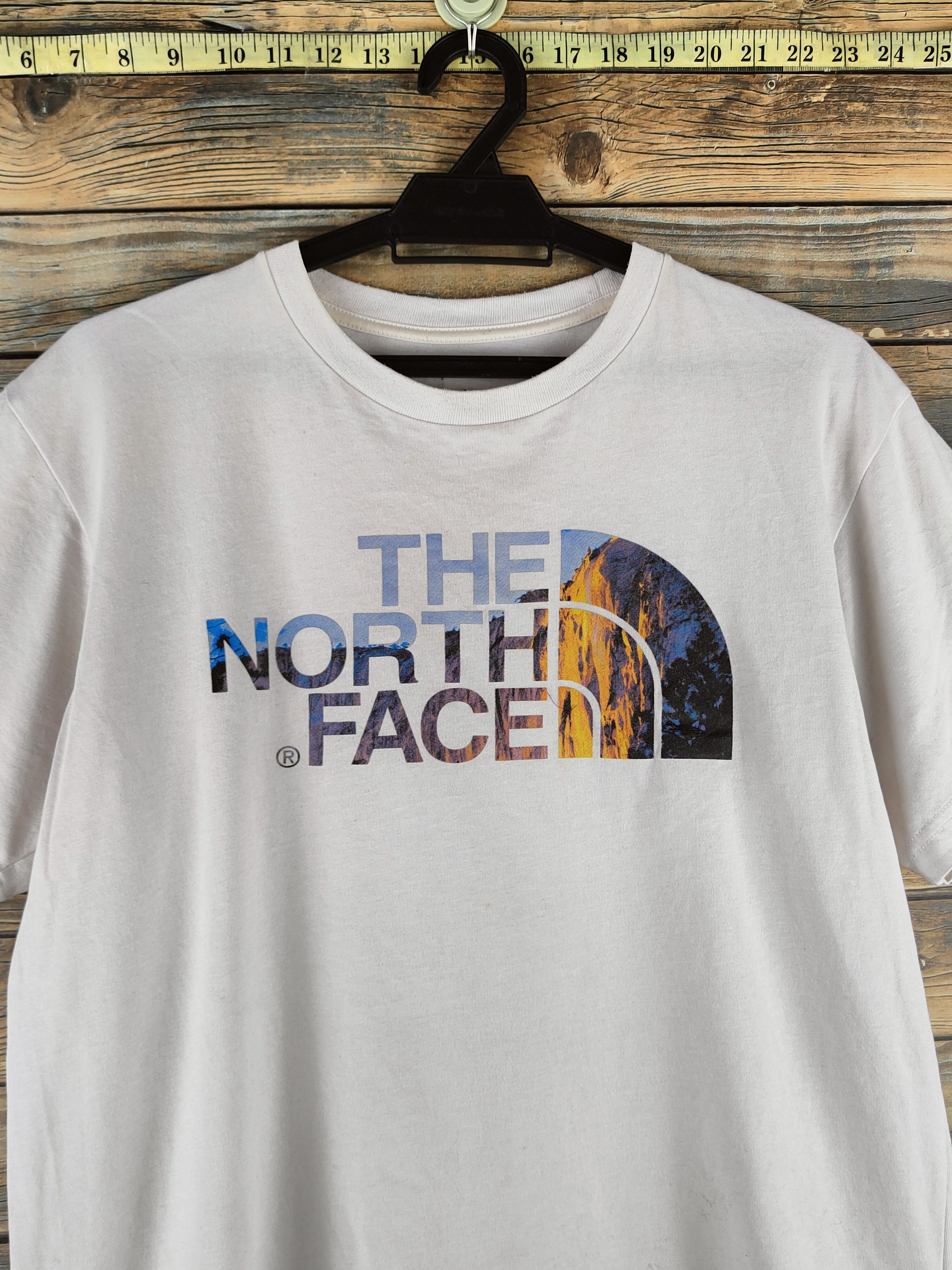 The North Face DL The North Face White Short Sleeve T-shirts #S2880 Size US M / EU 48-50 / 2 - 2 Thumbnail