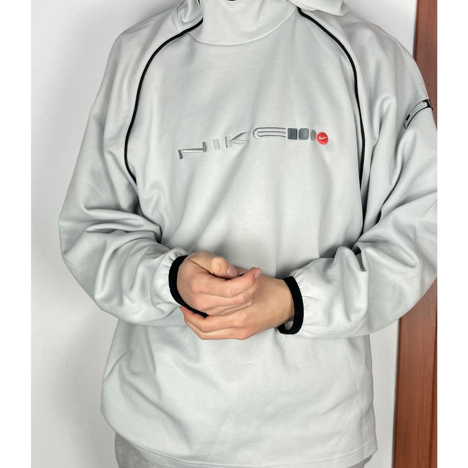 Nike × Vintage Nike Adults Gray Long Sleeve Embroidered Pullover Hoodie M Size US M / EU 48-50 / 2 - 2 Thumbnail