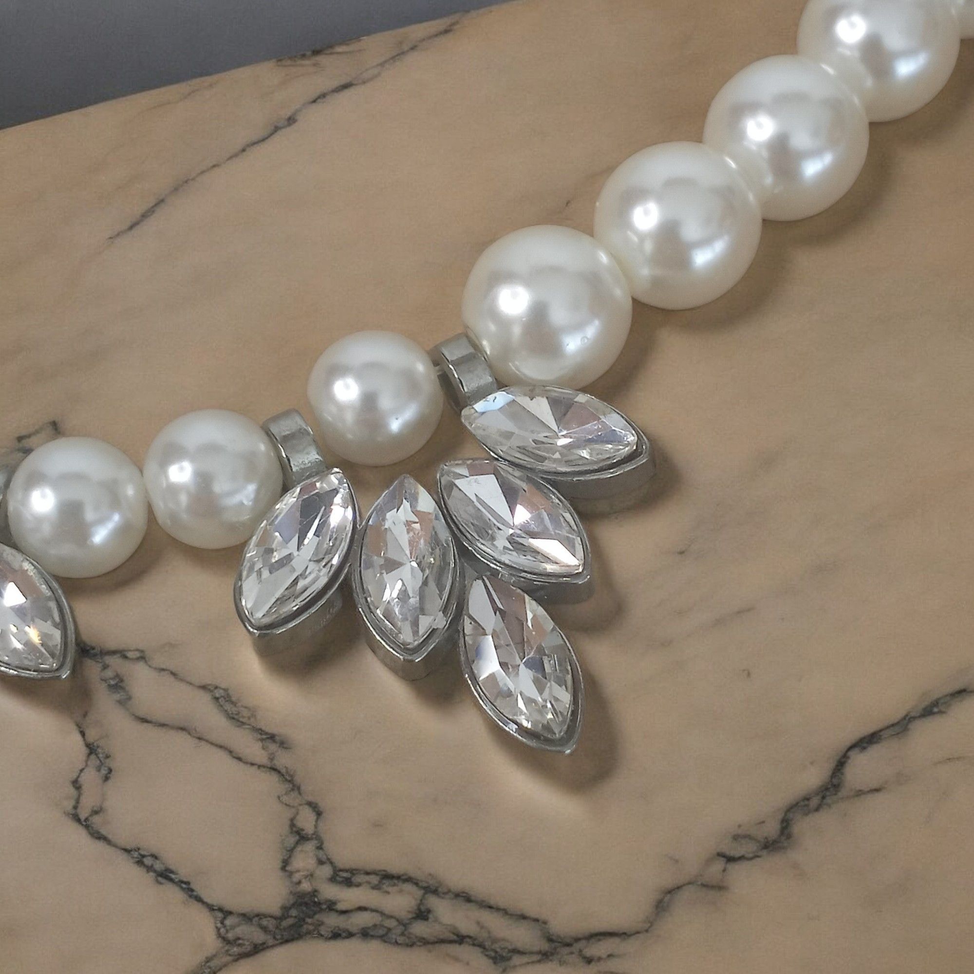 Other Ice Crystals White Faux Pearl Necklace Size ONE SIZE - 3 Thumbnail