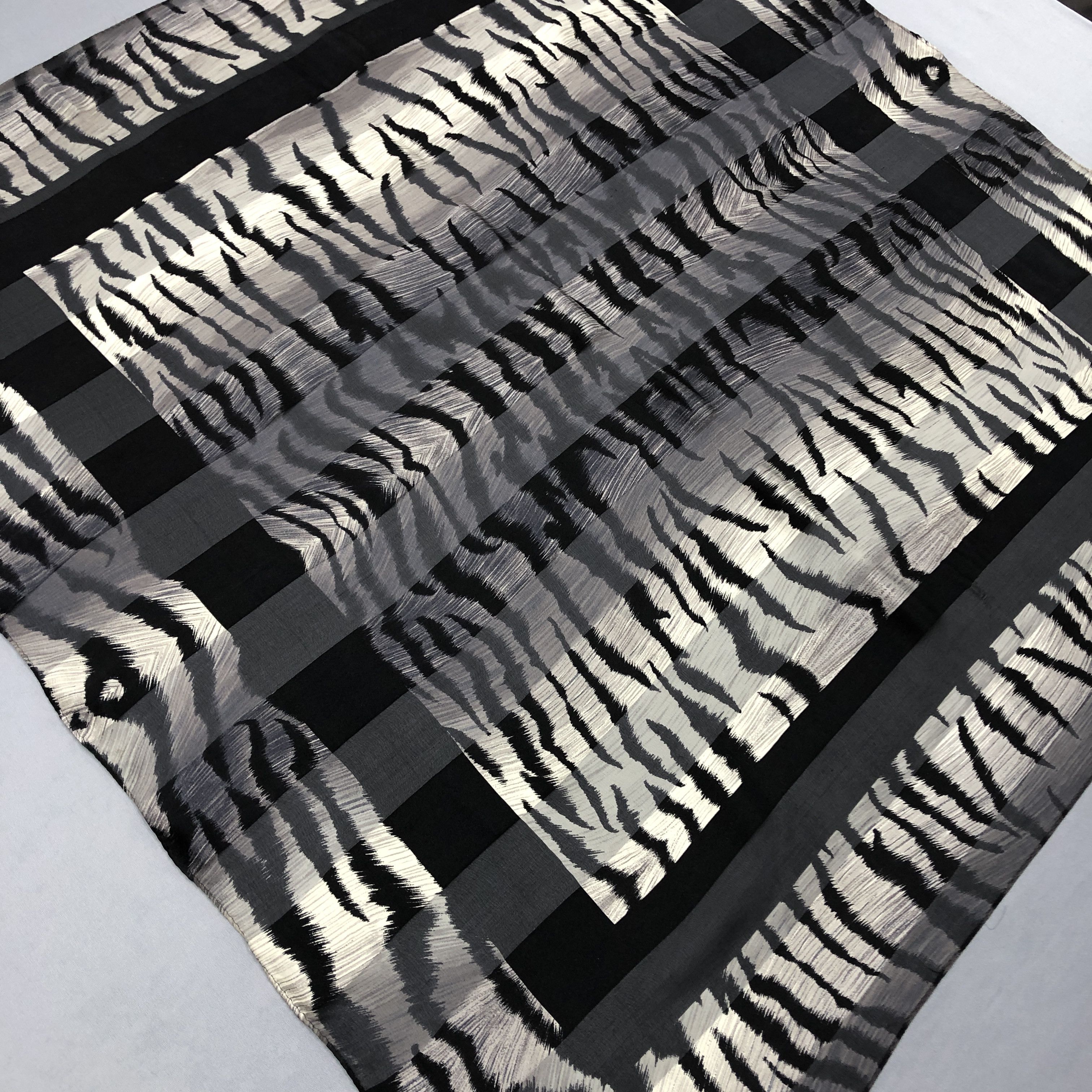 Japanese Brand Vintage Alice Alissa SILK Scarf Twill Stole Wraps Scarves Size ONE SIZE - 3 Thumbnail