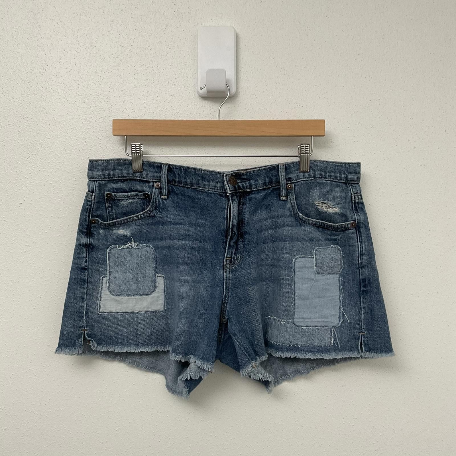Gap GAP patchwork 4 in inseam mid rise jean denim shorts 32 / 10 Size 32" / US 10 / IT 46 - 1 Thumbnail