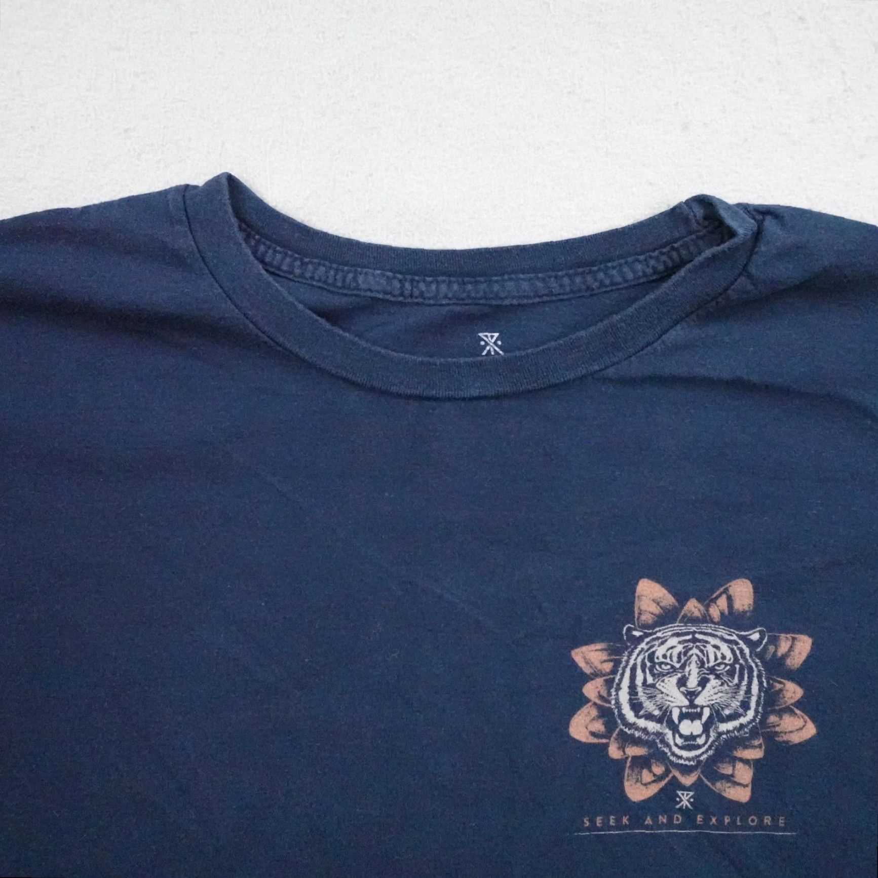 Roark Roark Revival Shirt Mens Medium Blue Tiger Seek And Explore Russian Runaway Club Tee Shirt Men Blues Short Sleeve Graphic Print Crew Neck Size US M / EU 48-50 / 2 - 2 Thumbnail
