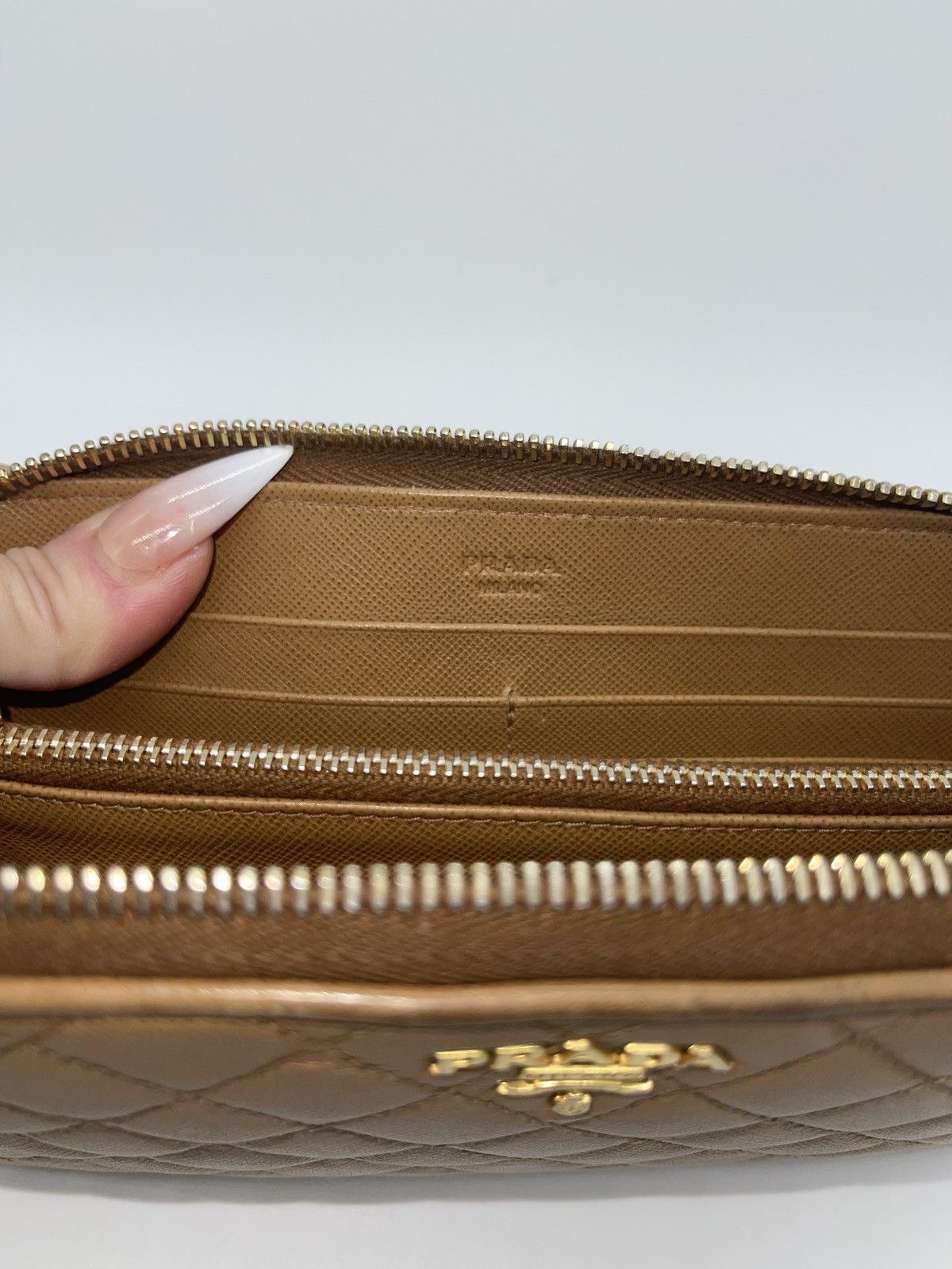 Prada Rare Prada Quilted Diamond Stitch Leather Wallet Camel Size ONE SIZE - 14 Thumbnail