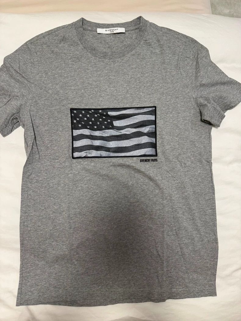 Givenchy Givenchy T-Shirt, 80% New, Size S Size US S / EU 44-46 / 1 - 1 Thumbnail