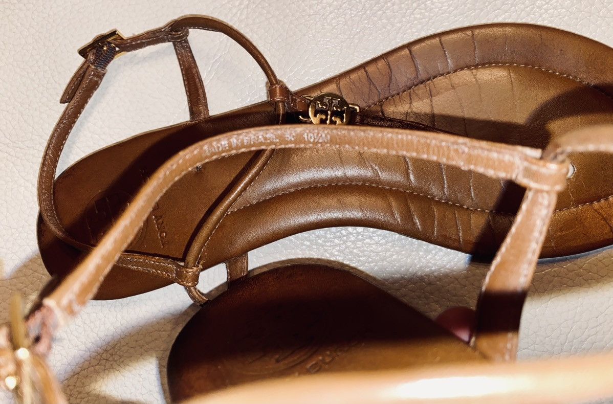 Tory Burch Tory Burch Brown Logo Coin T-Strap Leather Emmy Sandals 10.5 Size US 10.5 / IT 40.5 - 3 Thumbnail