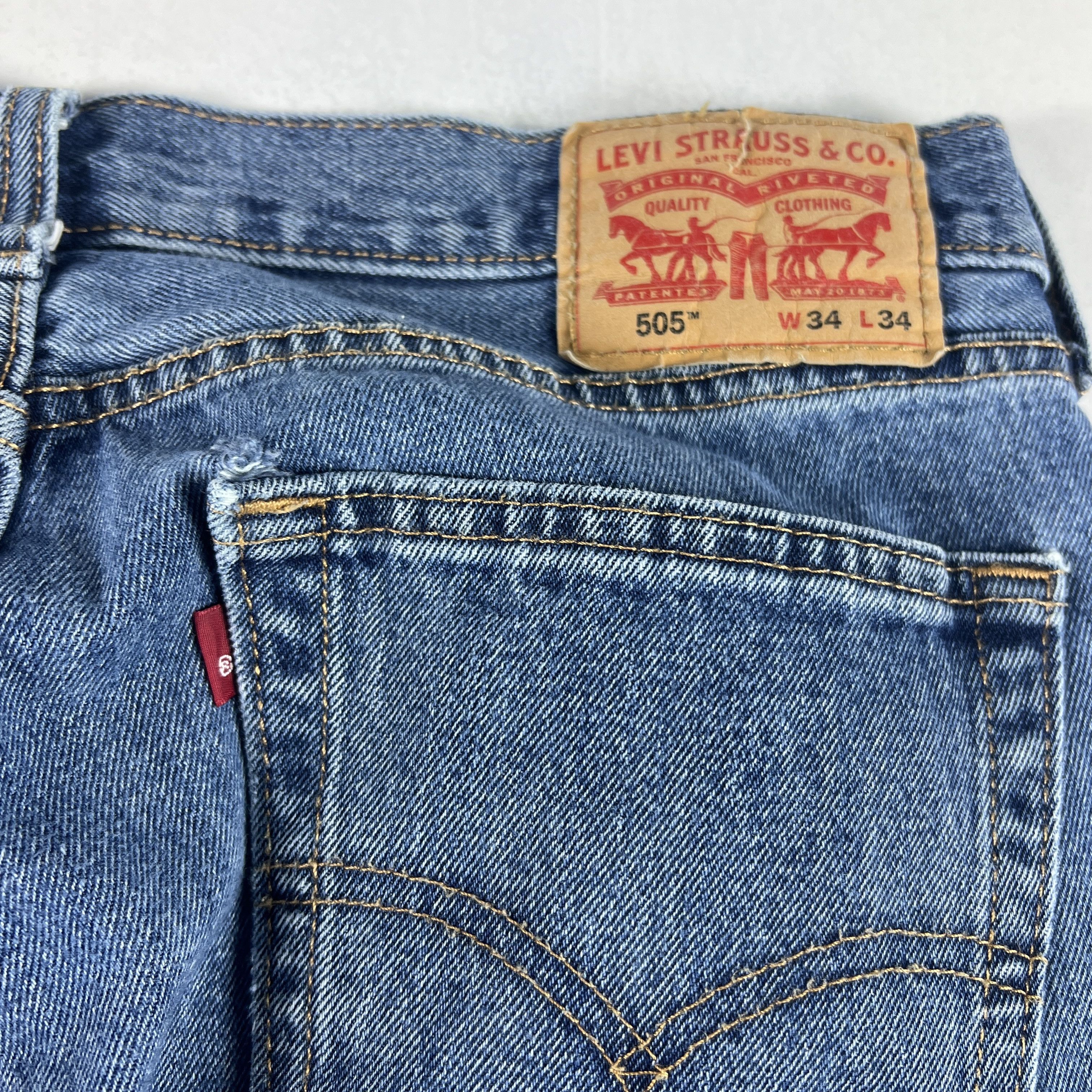 Levi's Levi's Jeans 505 Straight Leg Blue Faded Cotton Denim Size US 34 / EU 50 - 16 Thumbnail