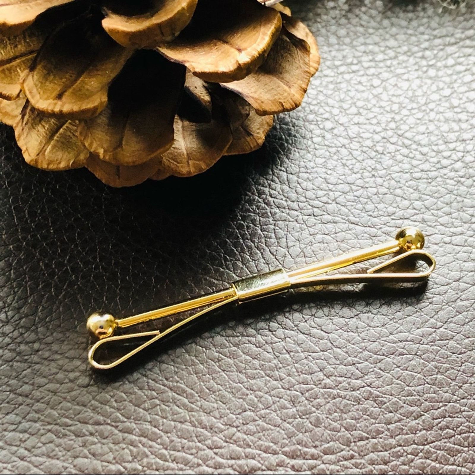 Vintage Vintage men’s gold plated bow tie collar bar pin Size ONE SIZE - 1 Thumbnail