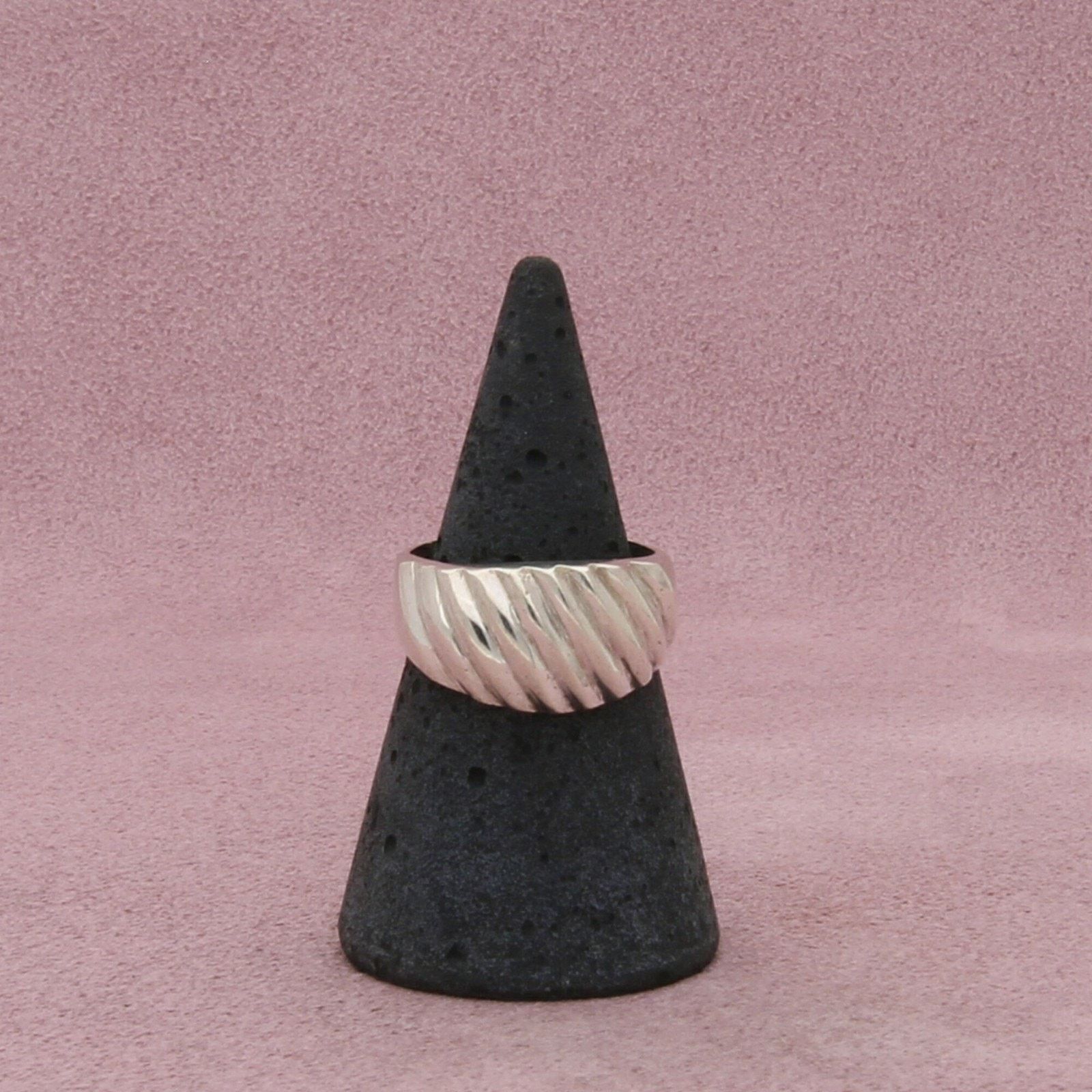 Sterling Silver sterling silver vintage ribbed band ring size 6 Size ONE SIZE - 3 Thumbnail