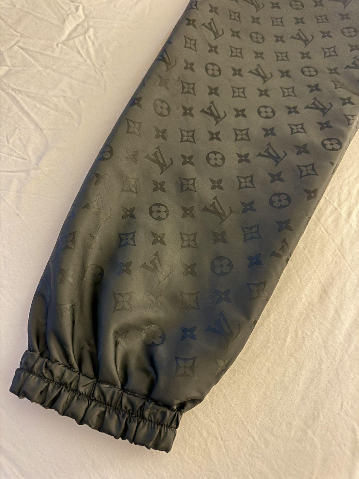 Louis Vuitton Louis Vuitton Black Reversible Monogram Windbreaker Size US XL / EU 56 / 4 - 9 Thumbnail