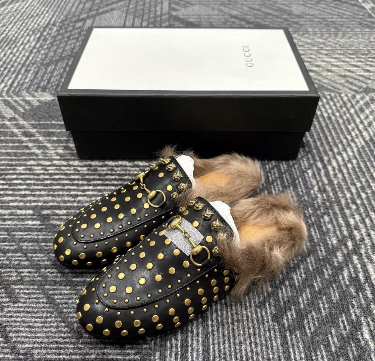 Gucci Gucci Studded Fur Slide J42 Size US 6.5 / IT 36.5 - 1 Thumbnail