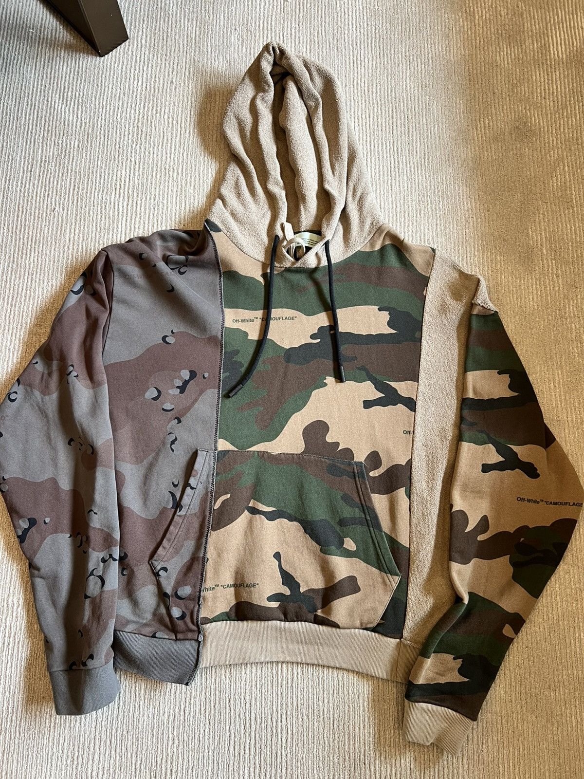 Off-White Off White Reconstructed Arrow Logo Camo Hoodie - Size L Size US L / EU 52-54 / 3 - 8 Thumbnail