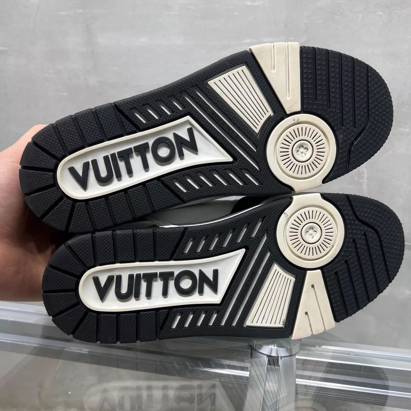 Louis Vuitton LV Trainer Velcro Women's Black White UK3 (37) Size US 5.5 / IT 35.5 - 7 Thumbnail