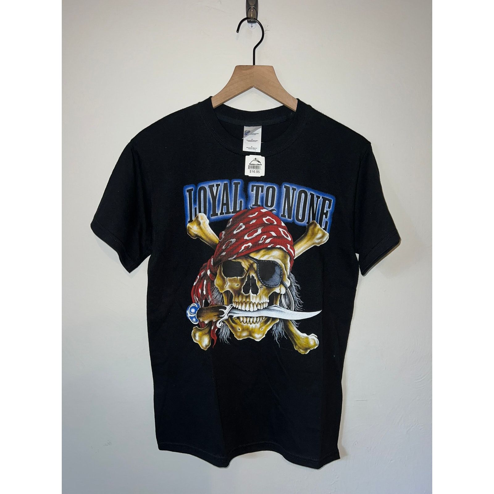 Gildan Vintage Pirate Shirt Loyal To None Knife Graphic Tee Small Size US S / EU 44-46 / 1 - 1 Thumbnail