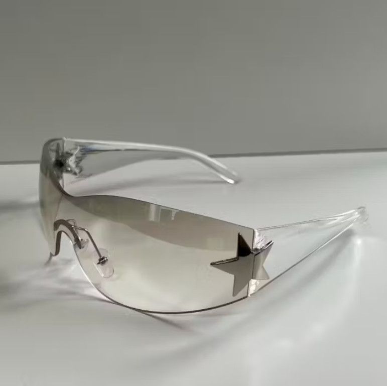 Designer Y2K 2000s vintage clear gradient frameless star sunglasses Size ONE SIZE - 7 Thumbnail