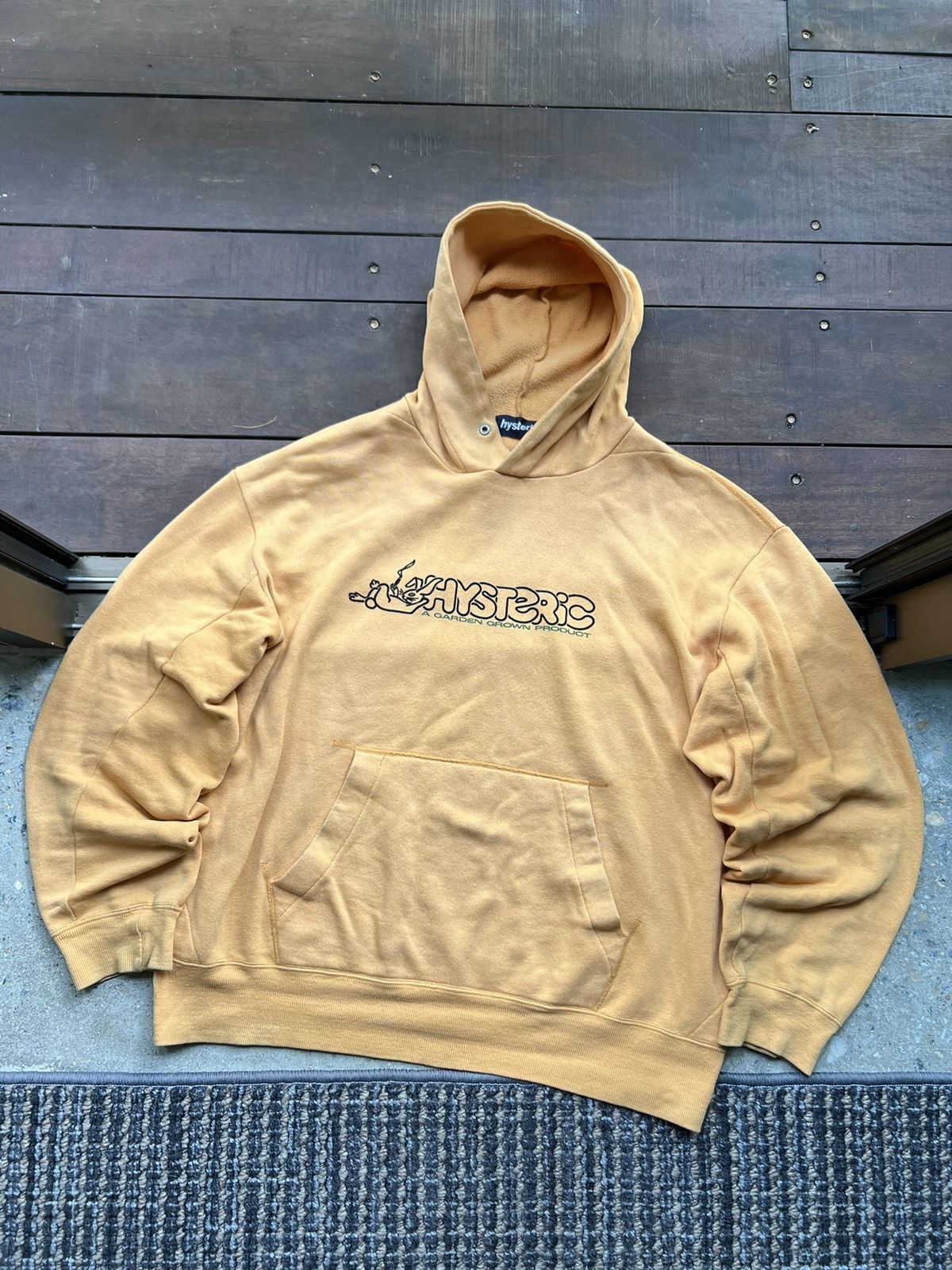 Hysteric Glamour HYSTERIC GLAMOUR SMOKING BUNNY RARE HOODIE BOXY Size US L / EU 52-54 / 3 - 1 Thumbnail