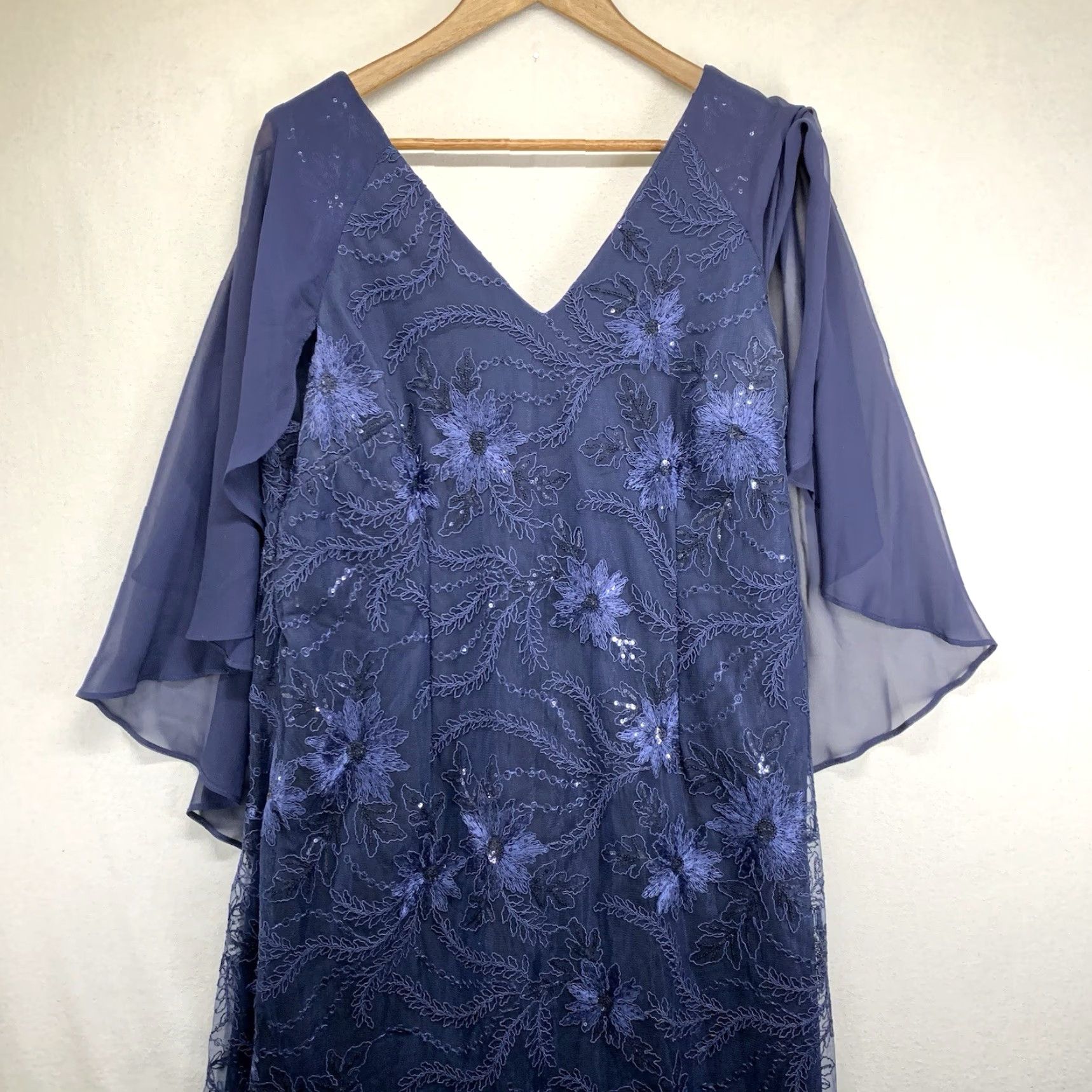 Vintage VINTAGE Brianna Women’s Dress 16 Long Formal Ball Gown Midnight Blue Floral Embroidered Rhinestone Lined Zipper Hand Wash Only Size XXL / US 16-18 / IT 52-54 - 4 Thumbnail