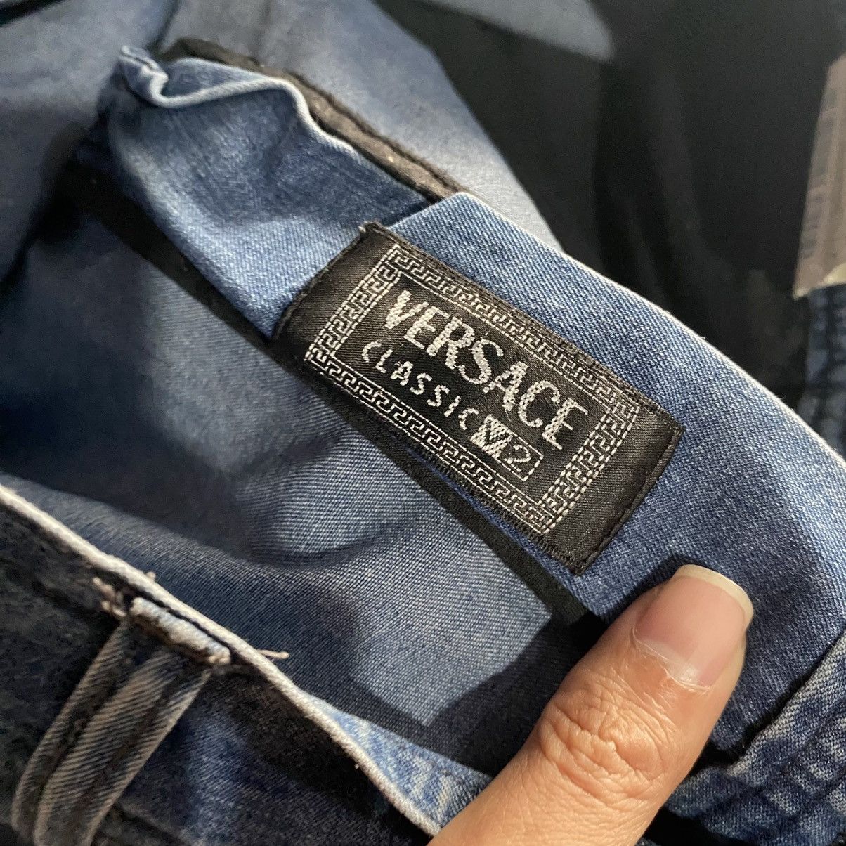 Versace Vintage Medusa logo Versace Classic V2 baggy jeans Size US 34 / EU 50 - 14 Thumbnail